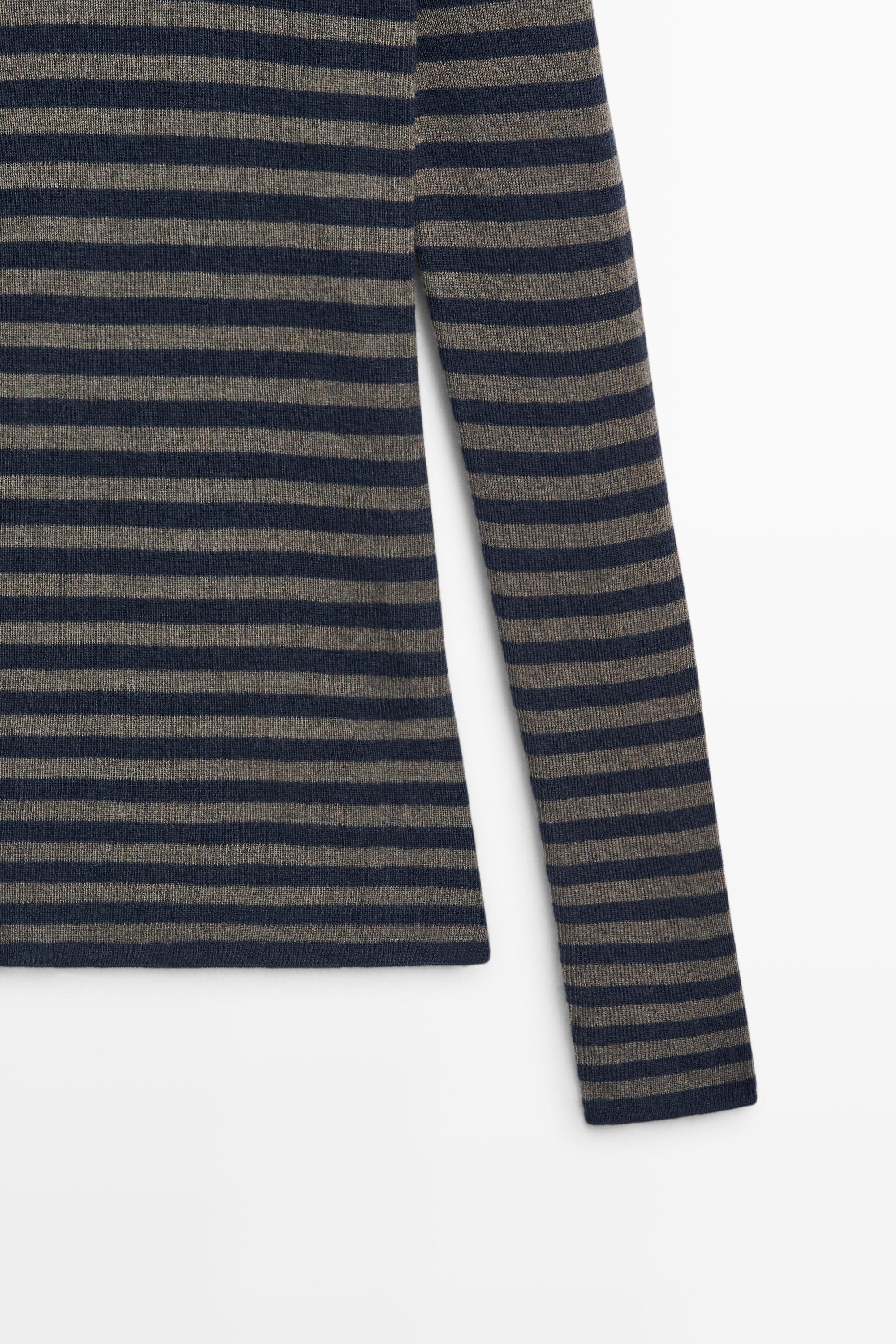 Striped turtleneck knit sweater — NAVY BLUE