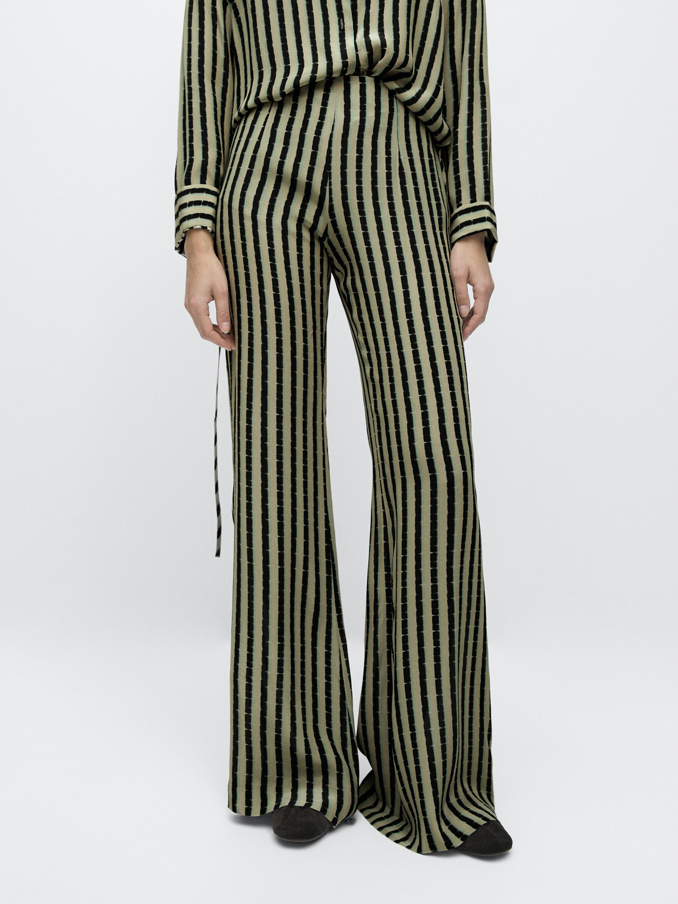 Conjunto de pantalón verde agua con rayas negras verticales, corte ancho y cintura alta.