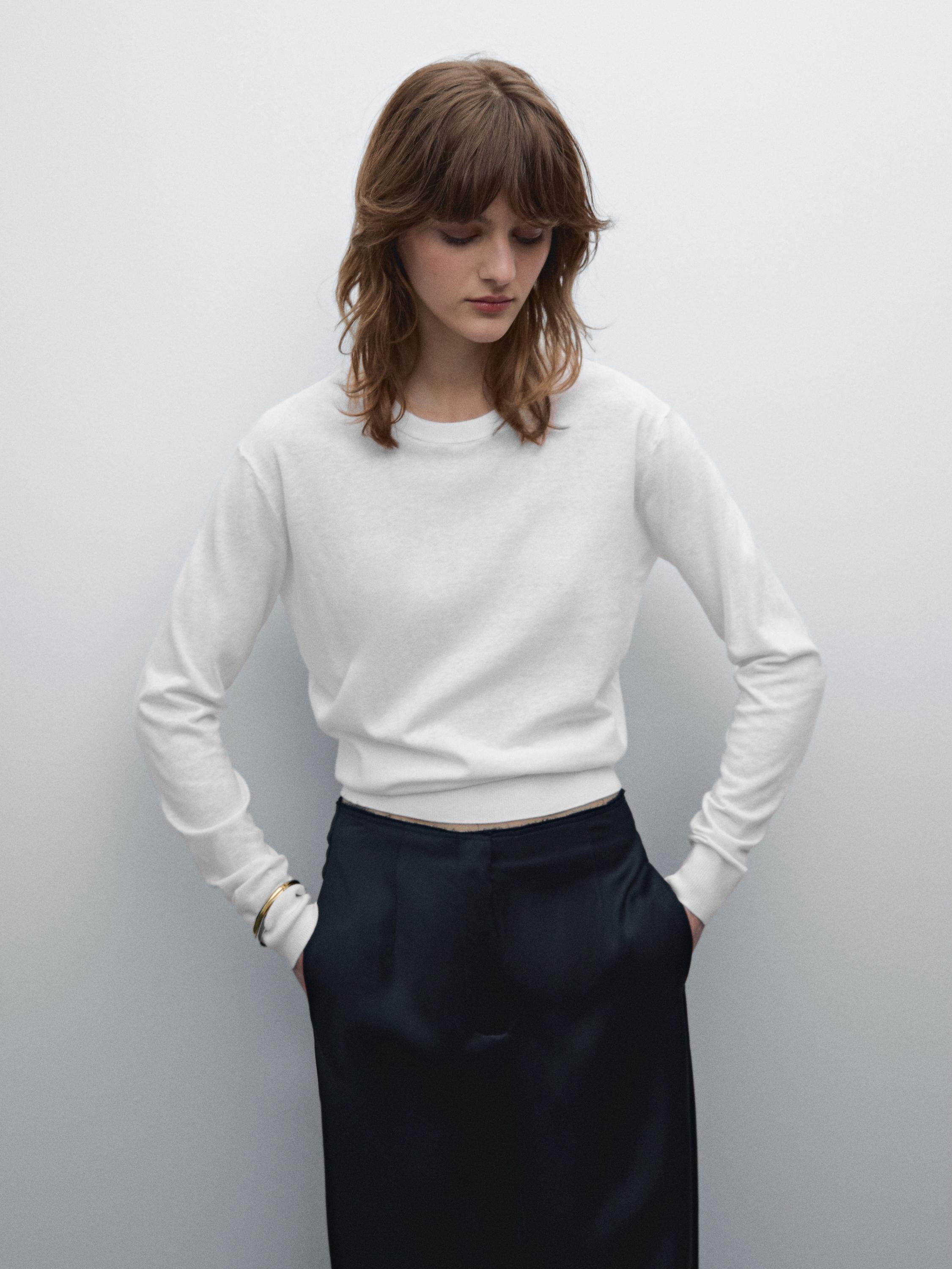 Knitted sweater round neck cotton blend