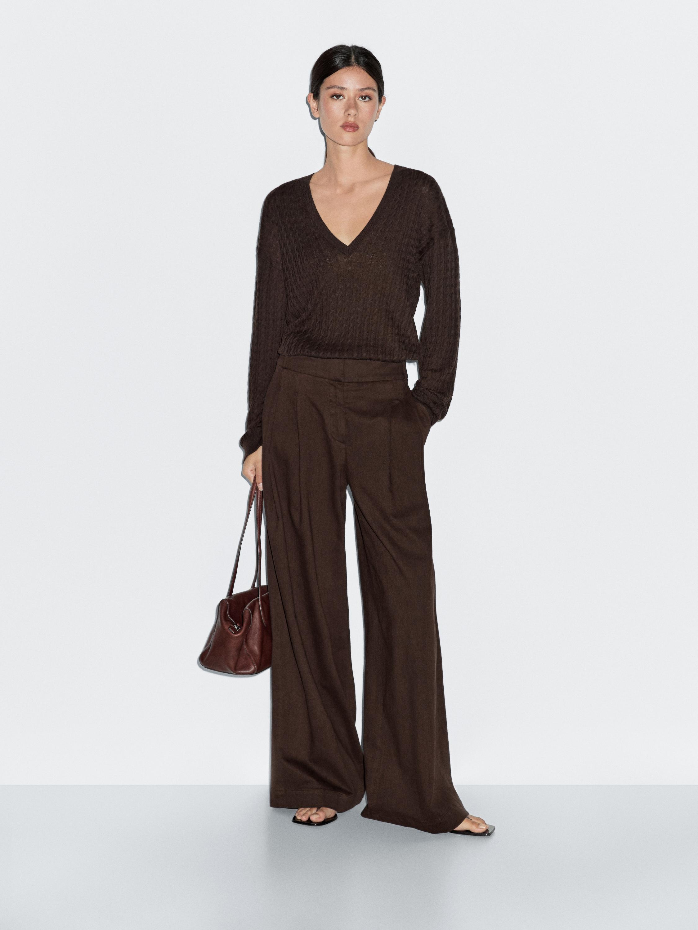 بنطلون بخصر مرتفع وساق عريضة