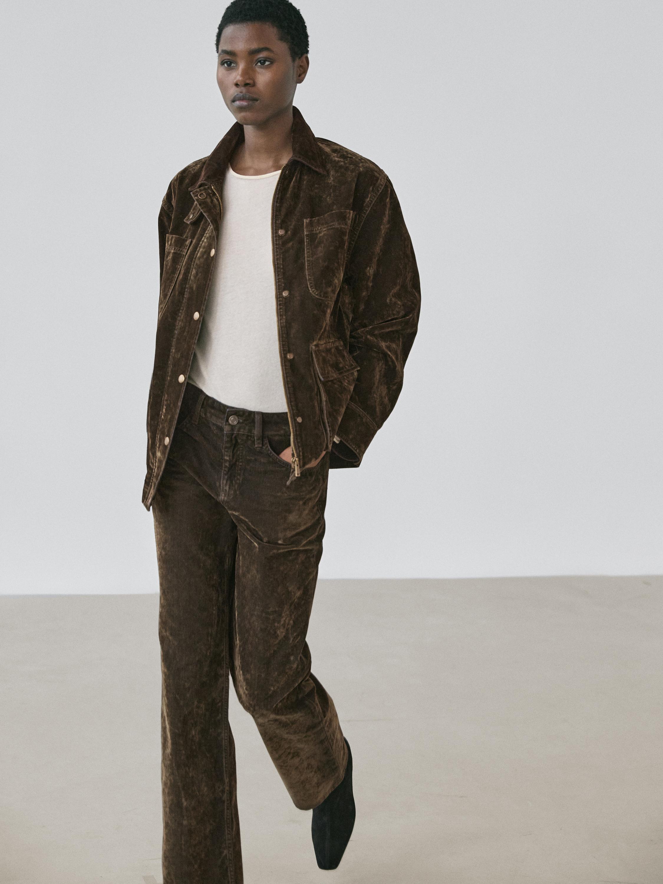 Jeans straight fit tiro bajo flock