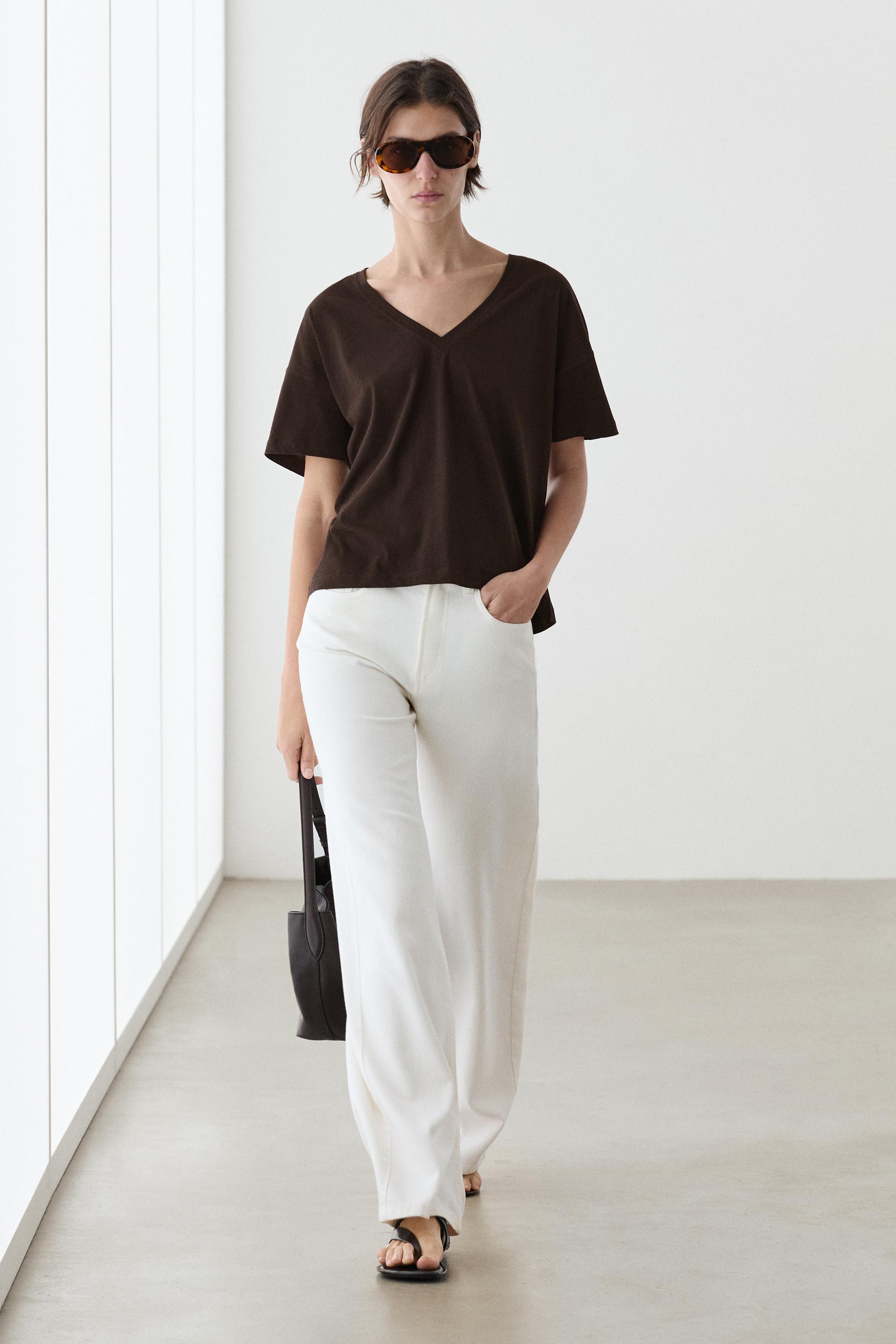 Flowing cropped fit V-neck T-shirt — BROWN