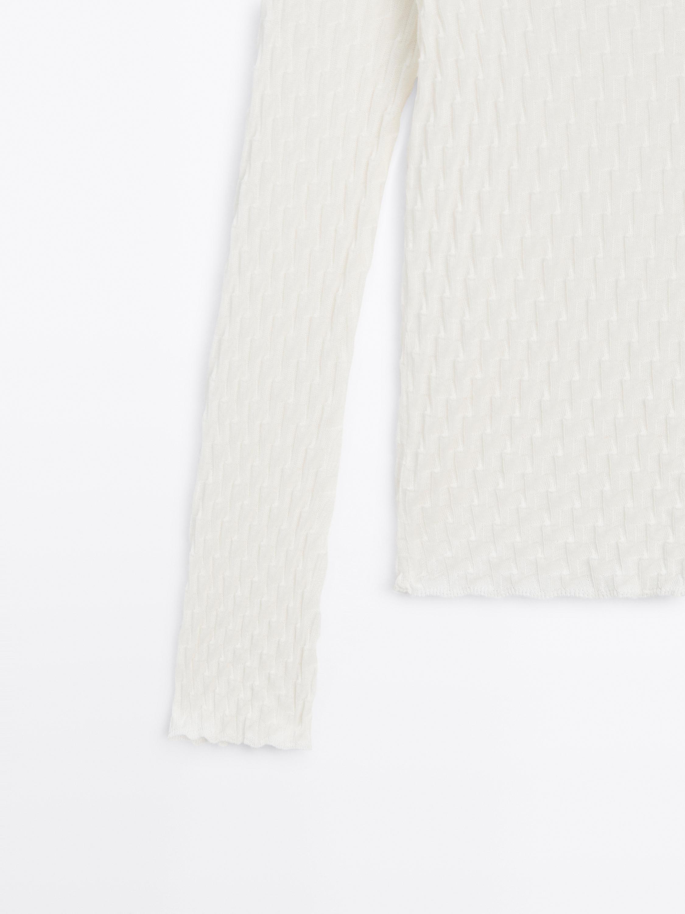 Long sleeve textured 100% cotton top