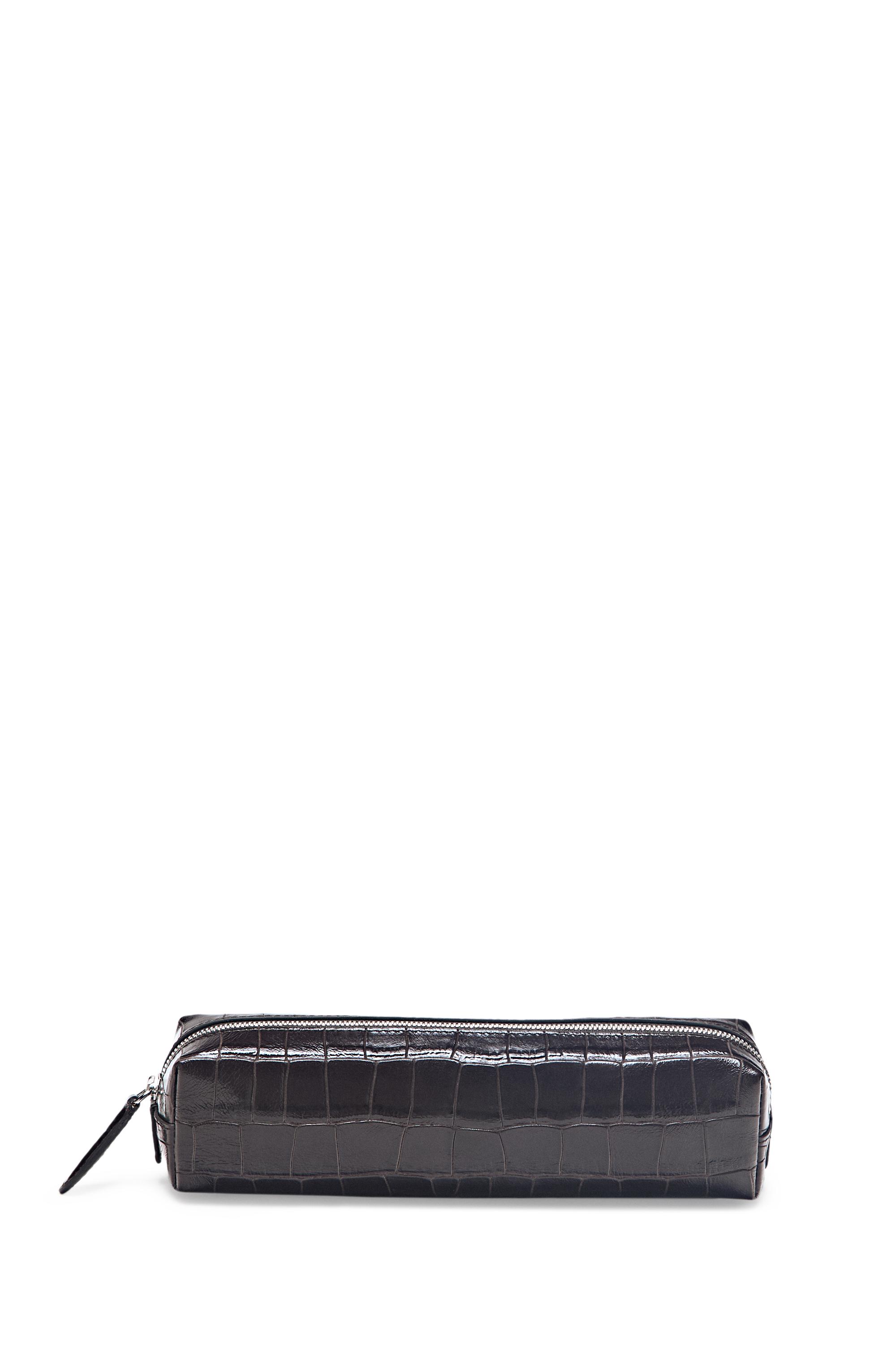 Textured leather case — BROWN