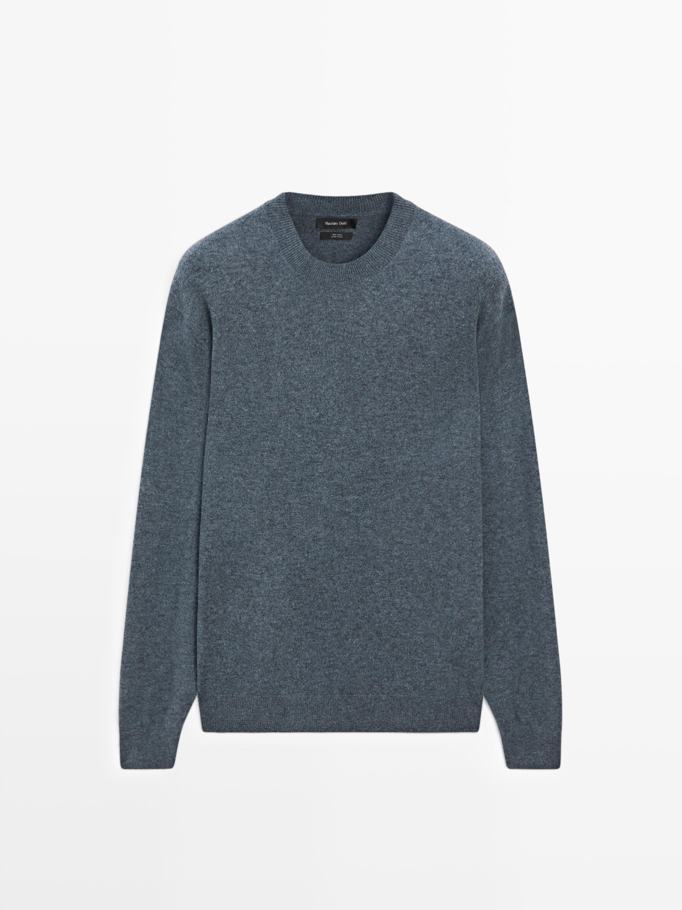 Wool knit round neck sweater