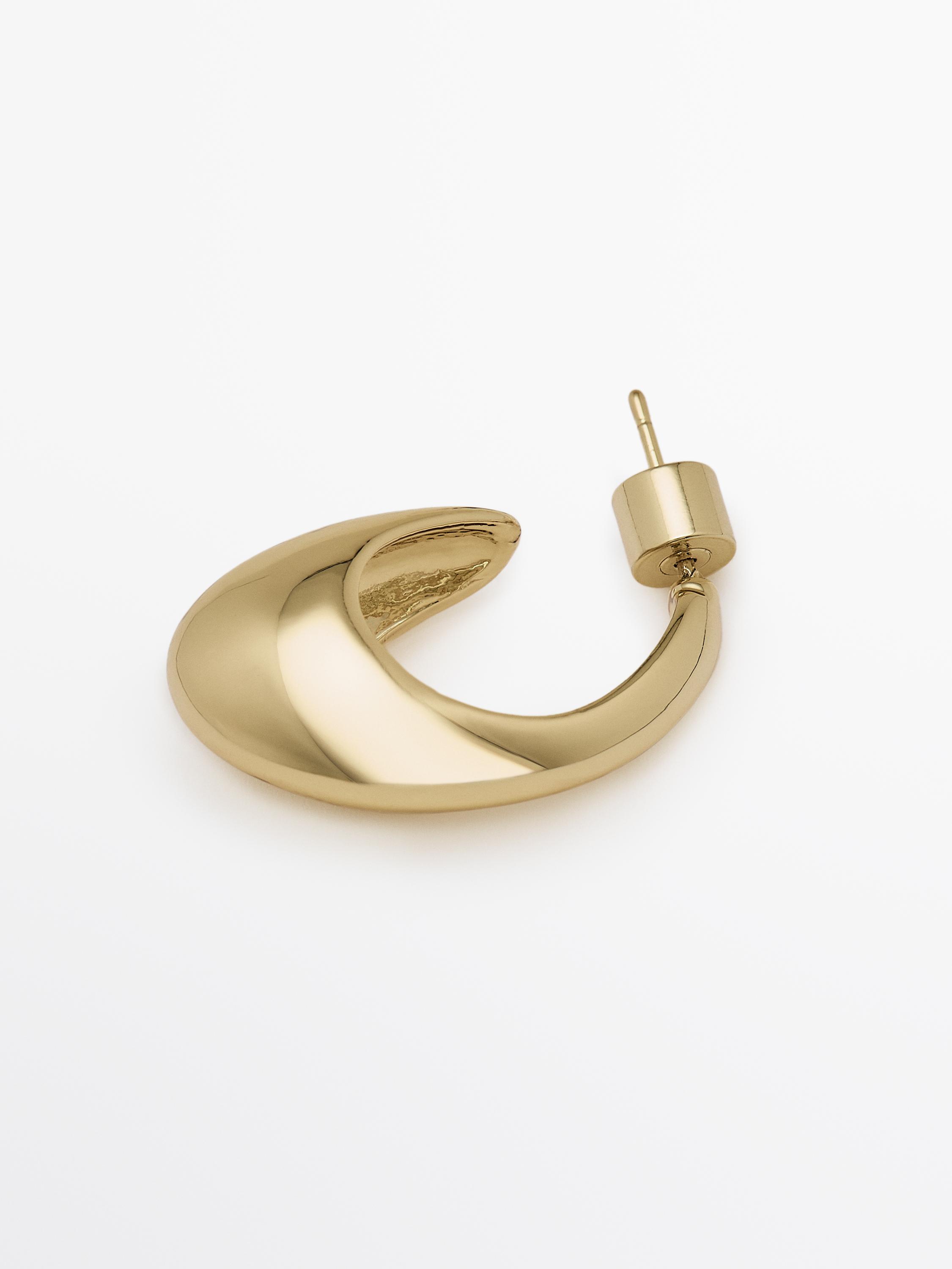 Oval hoop earrings