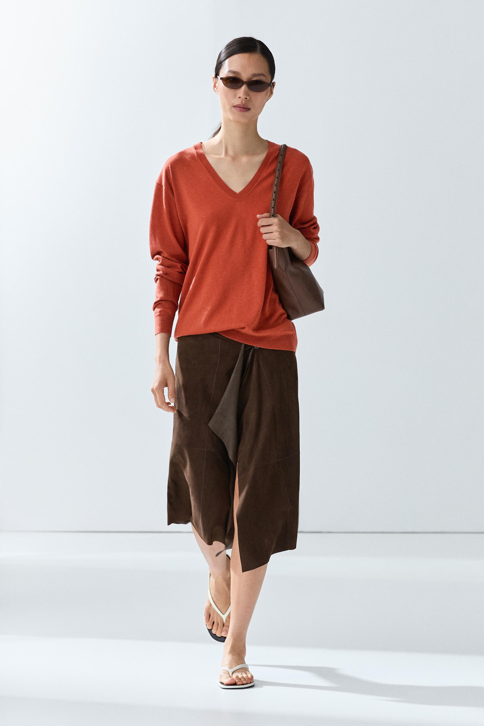V-neck knit sweater — BURNT ORANGE