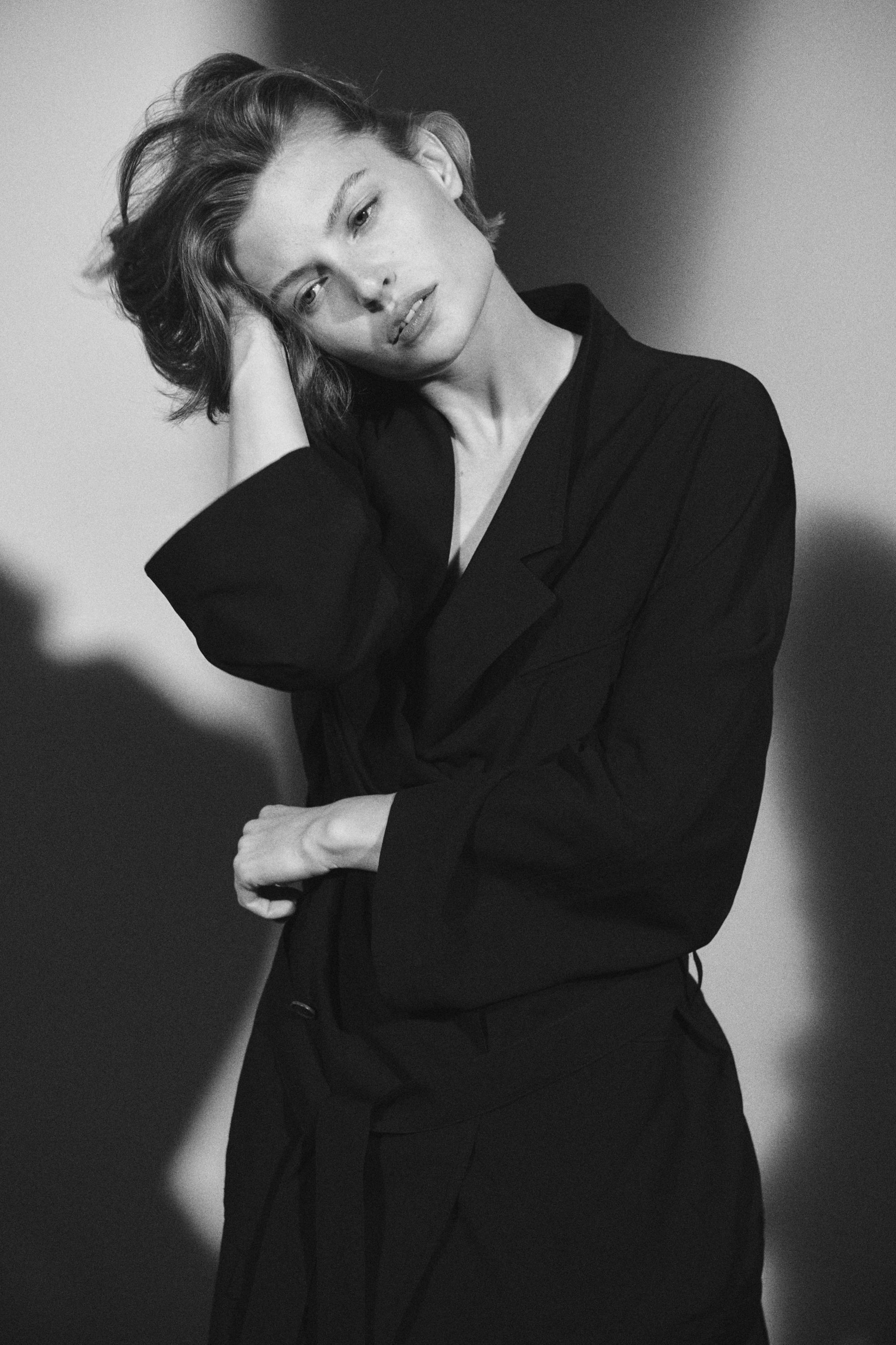 Flowing oversize blazer with belt detail - LIMITED EDITION — BLACK
