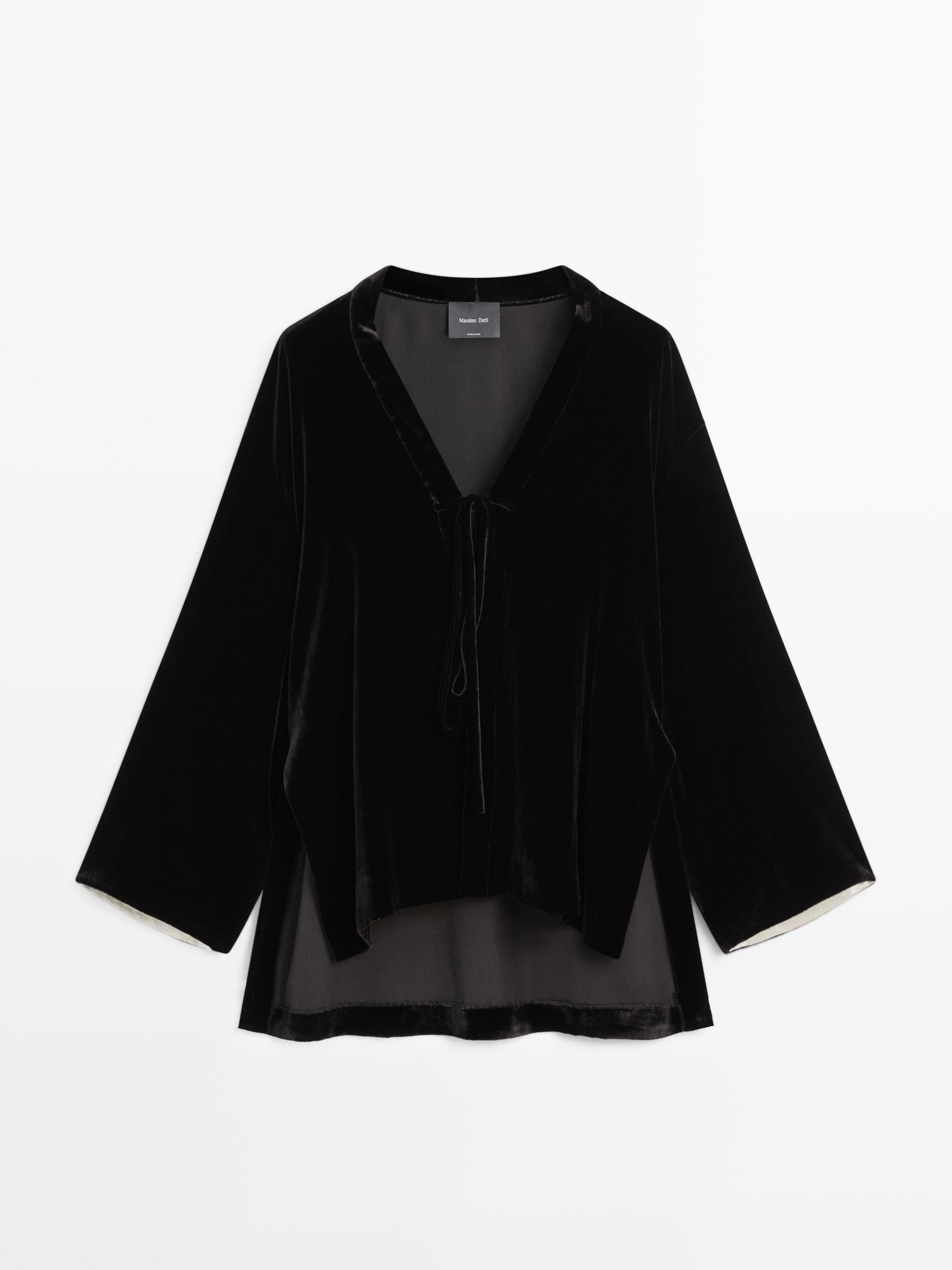 Velvet kimono with contrast detail