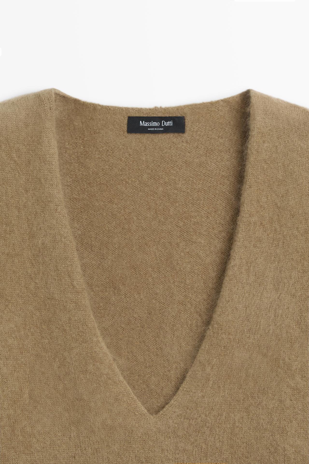 Oversize v-neck knit sweater — Olive