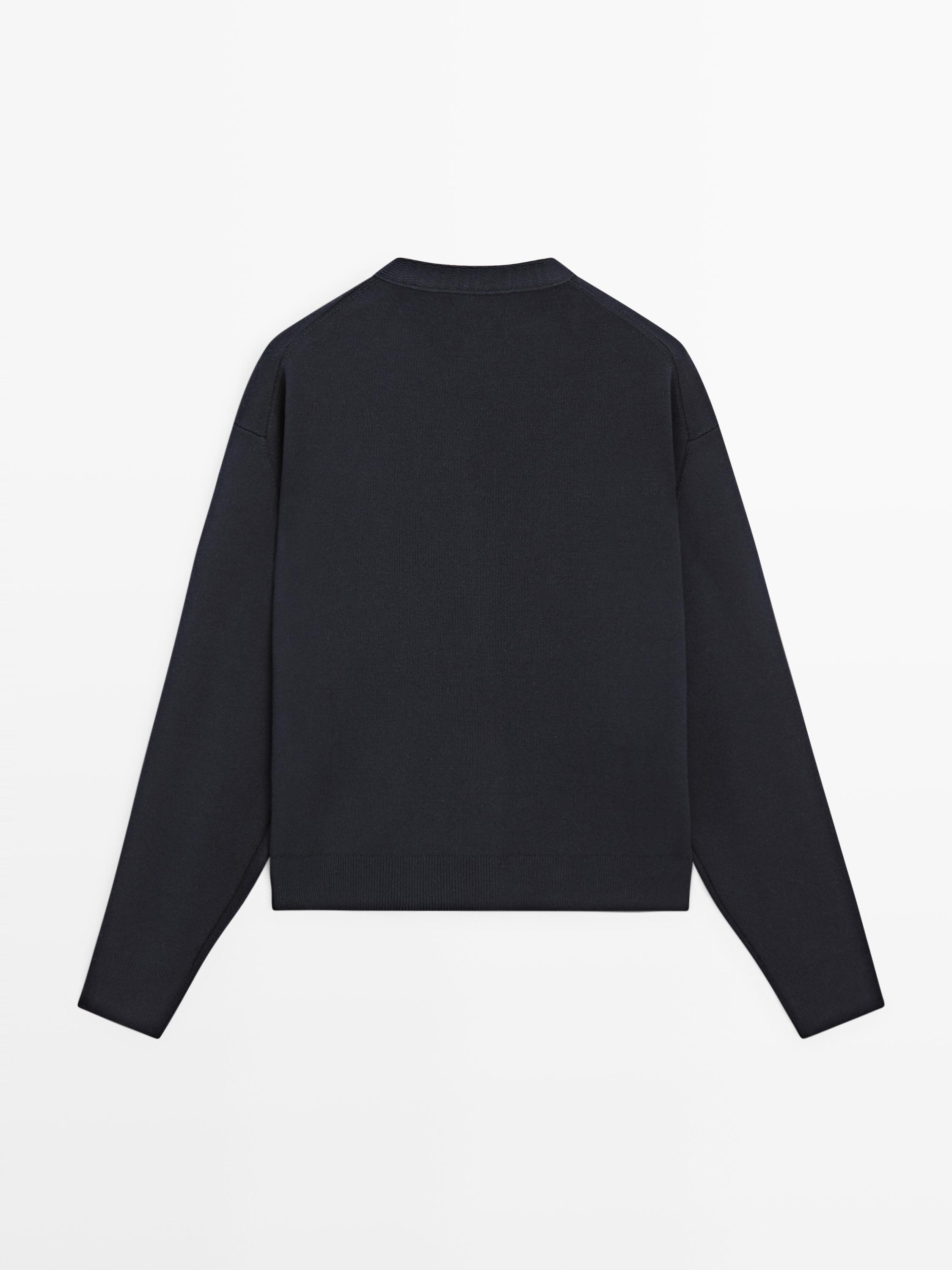 Altın düğmeli pamuklu triko hırka