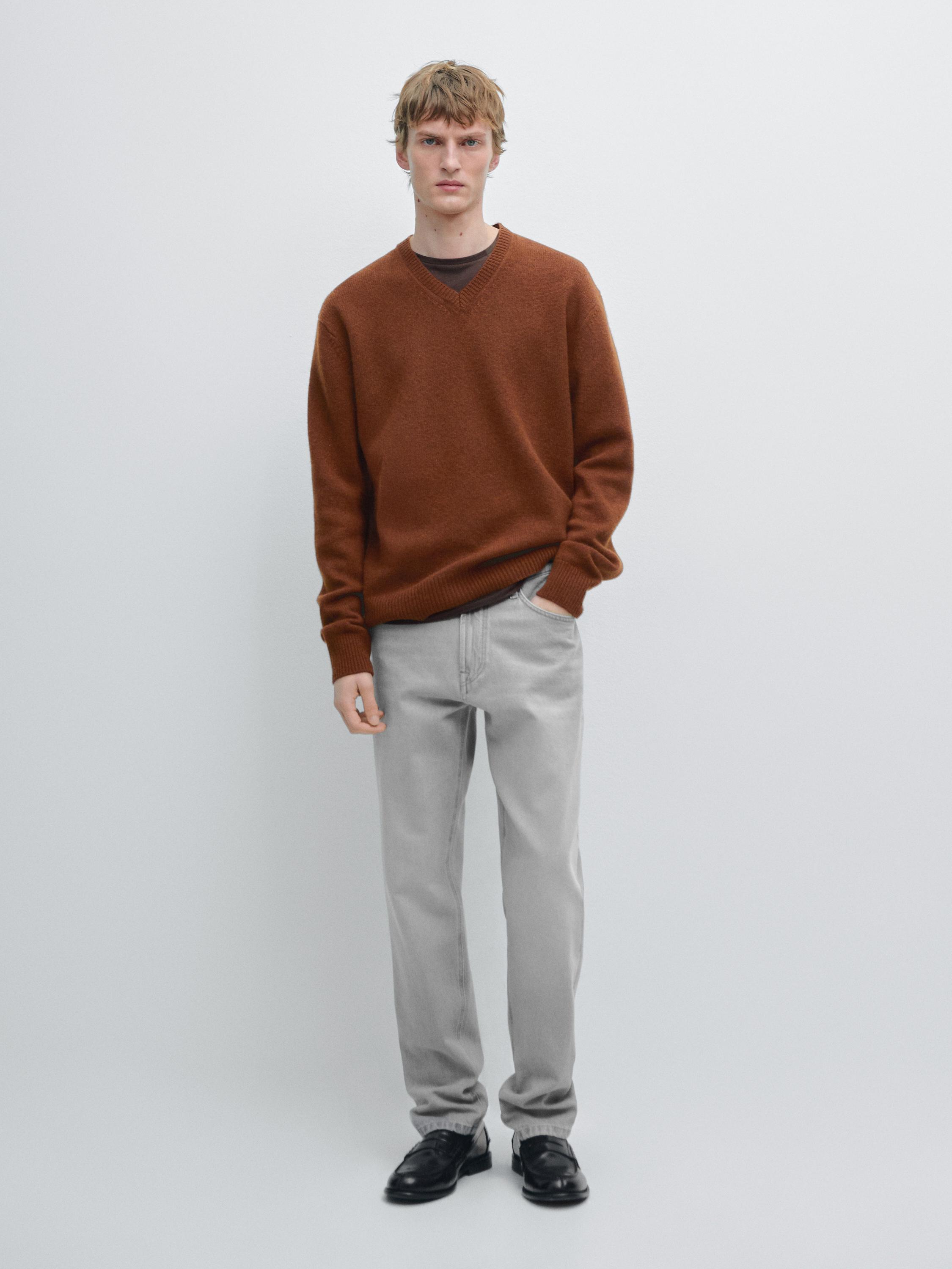 100% wool V-neck knit sweater