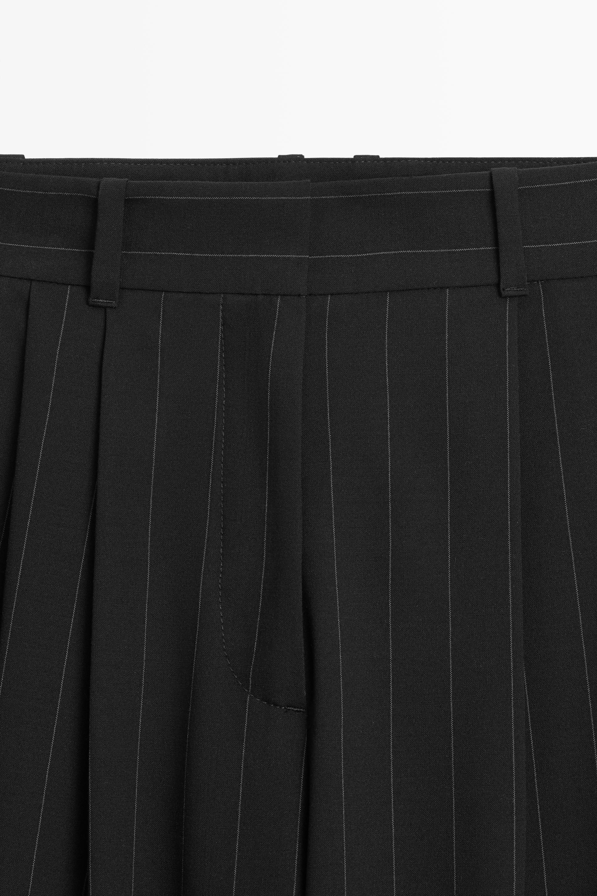 Pinstripe carrot fit pants - thumbnail 4