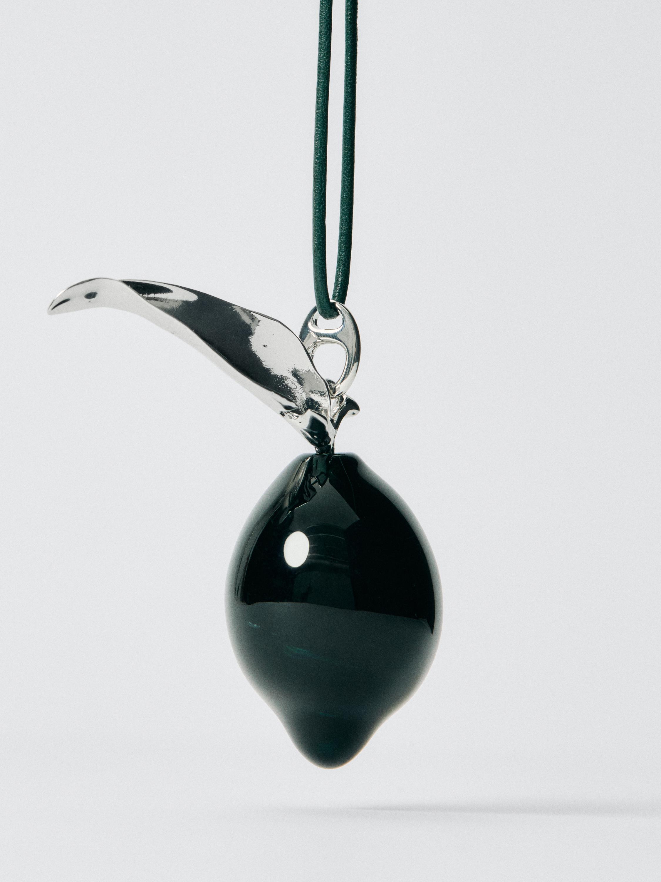 Pendant with glass lemon piece — SILVER