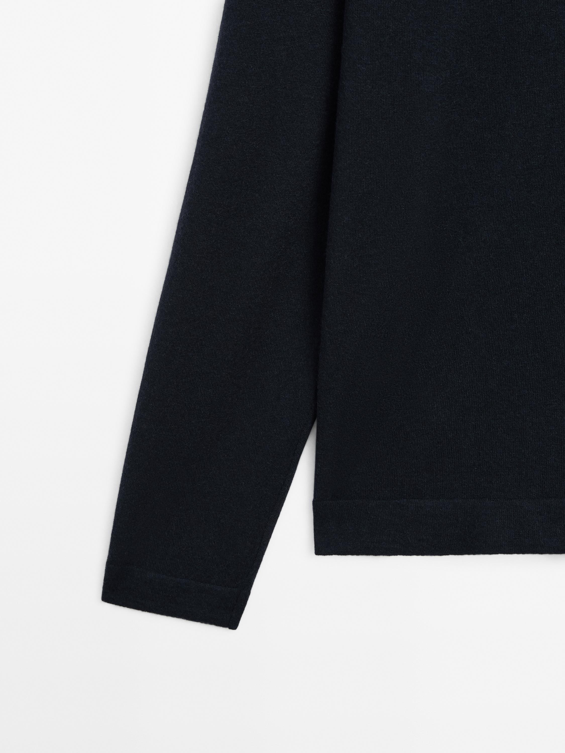 Lightweight knit 100% cashmere sweater