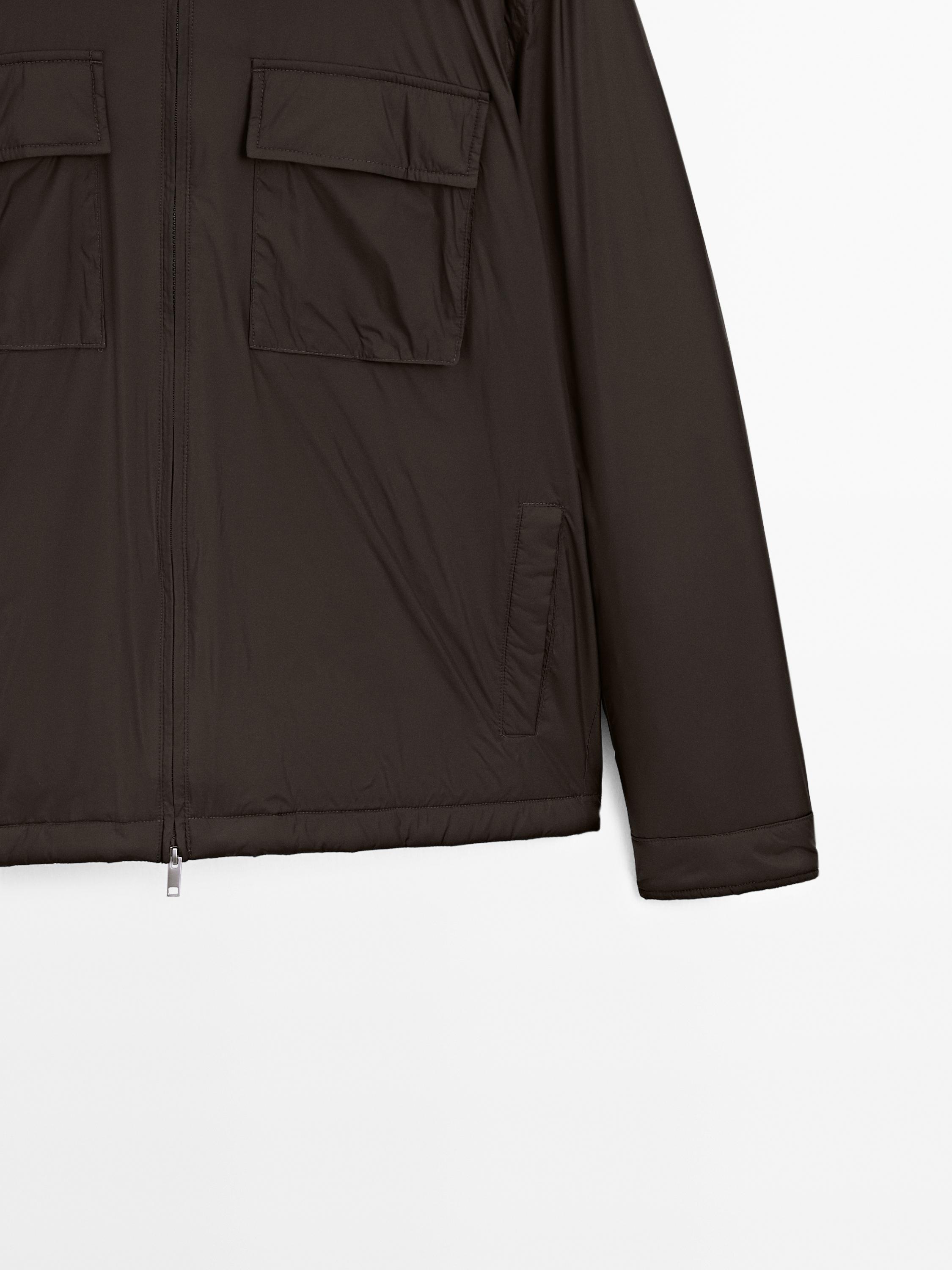 Lightweight water-repellent jacket