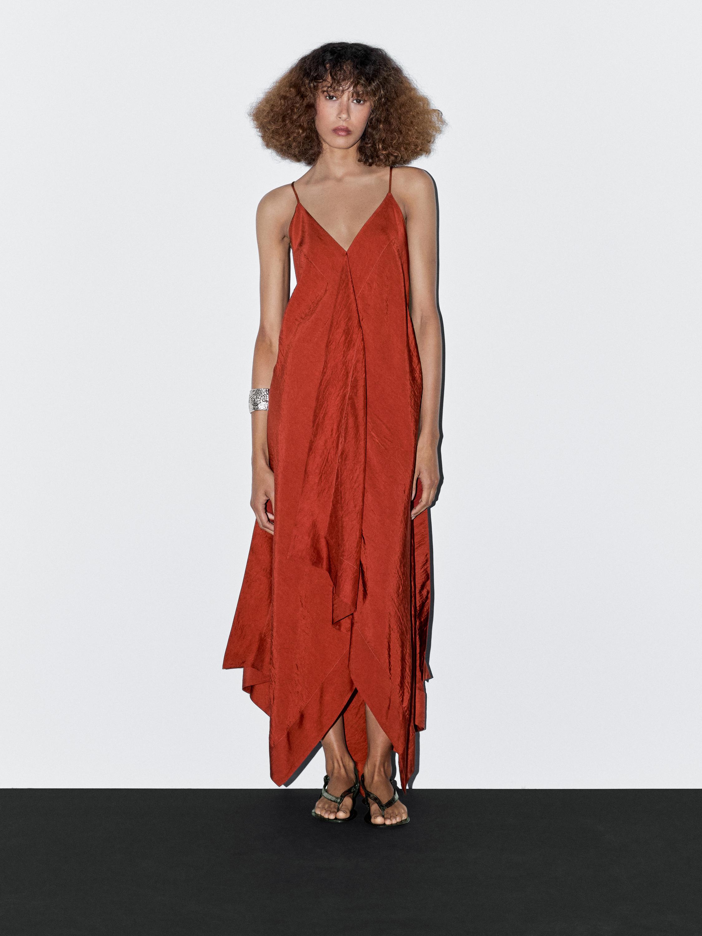 Vestido midi fluido detalle volantes