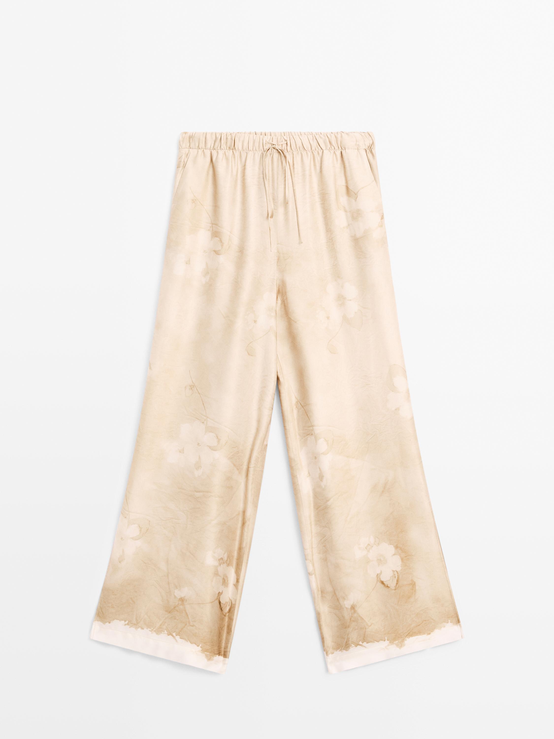Celana panjang bermotif jatuh