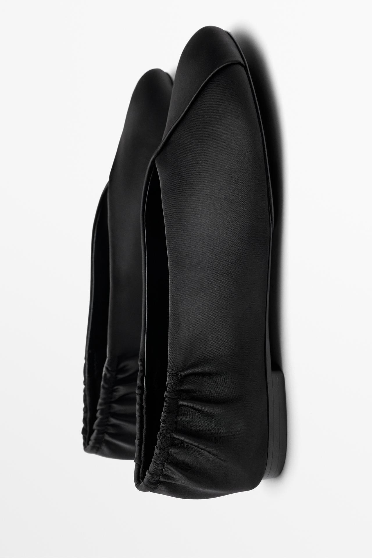 Crossover ballet flat — BLACK