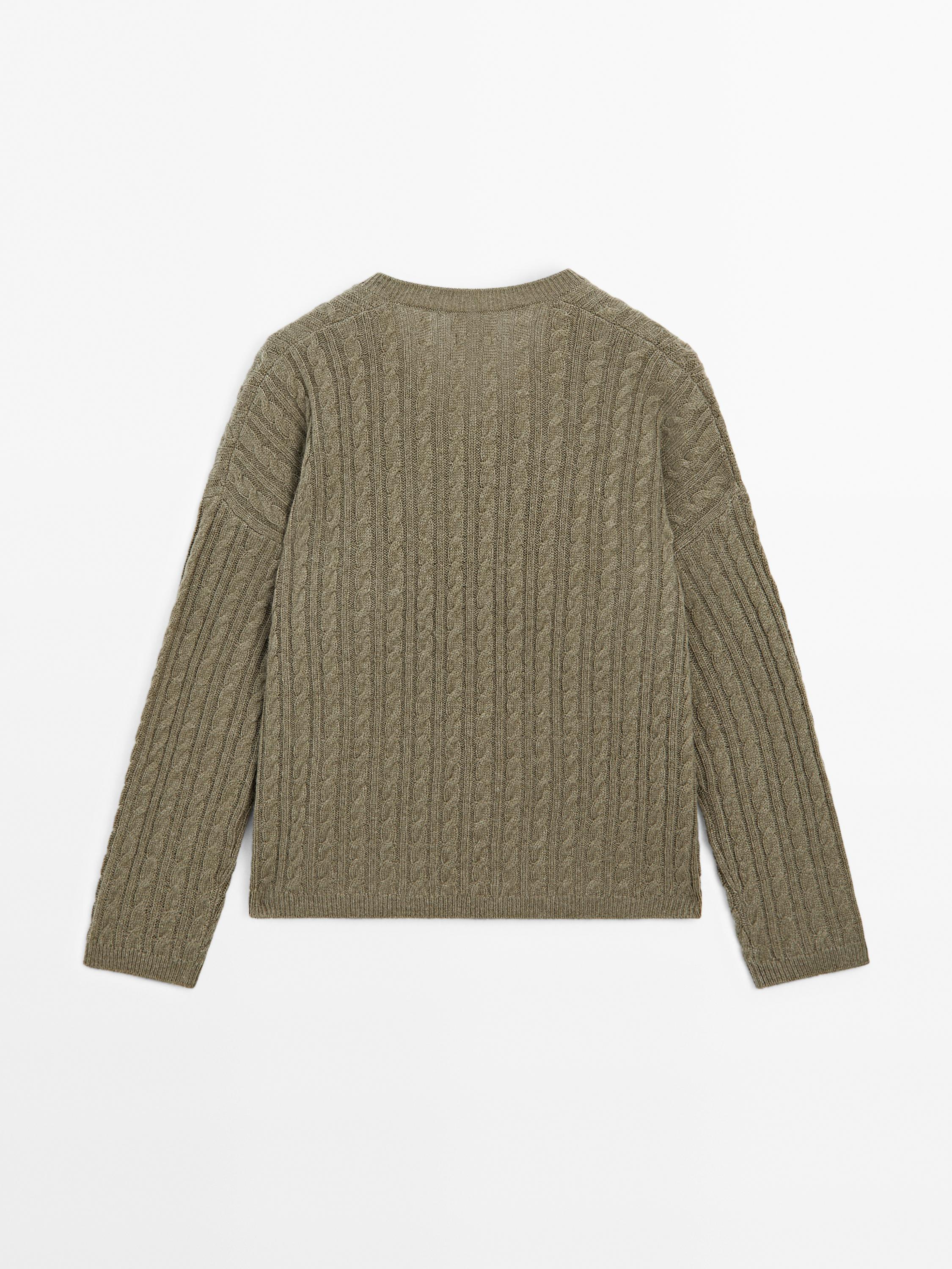 100% cashmere oversize knit sweater