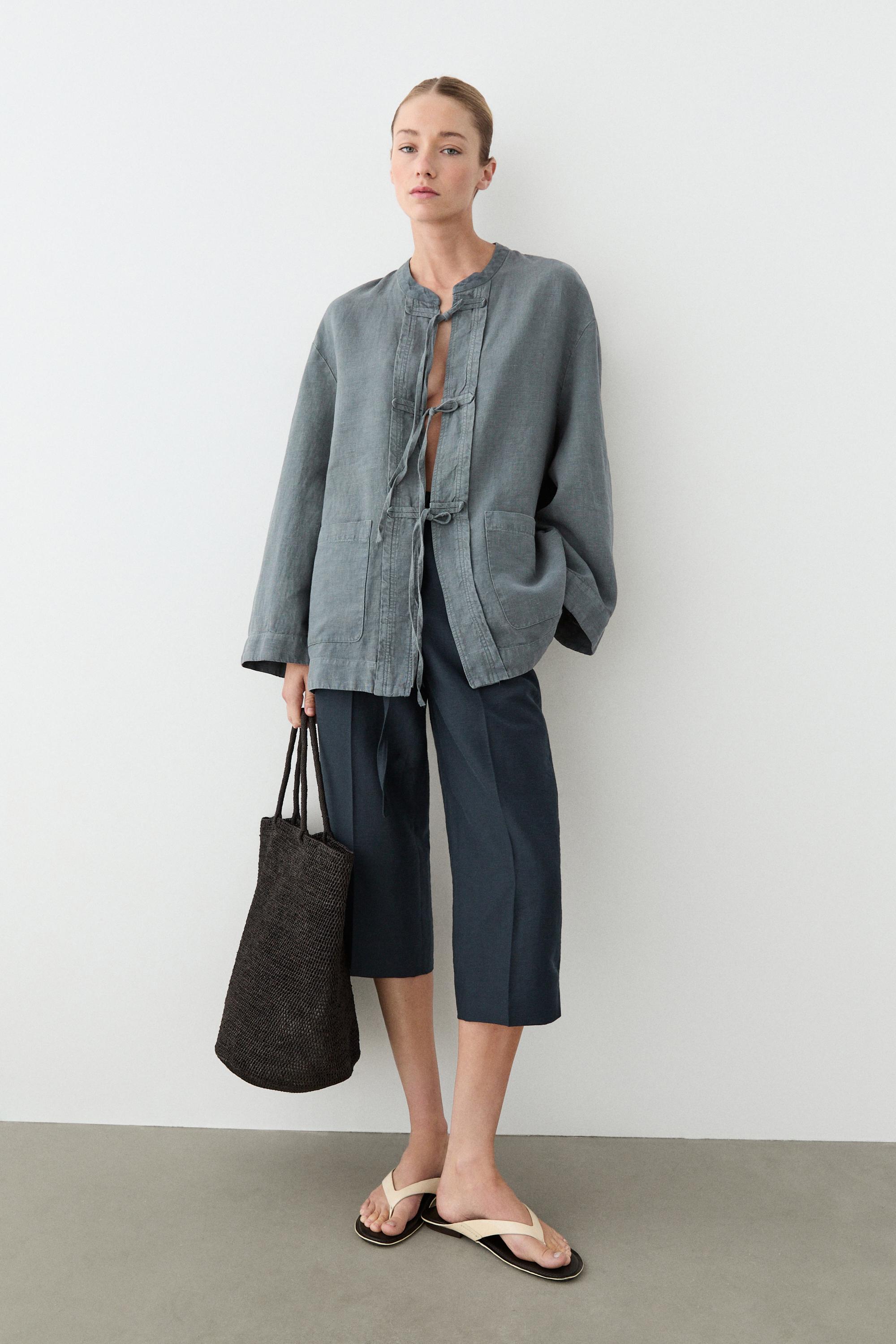 Flowing cotton and linen blend Bermuda shorts with belt — NAVY BLUE