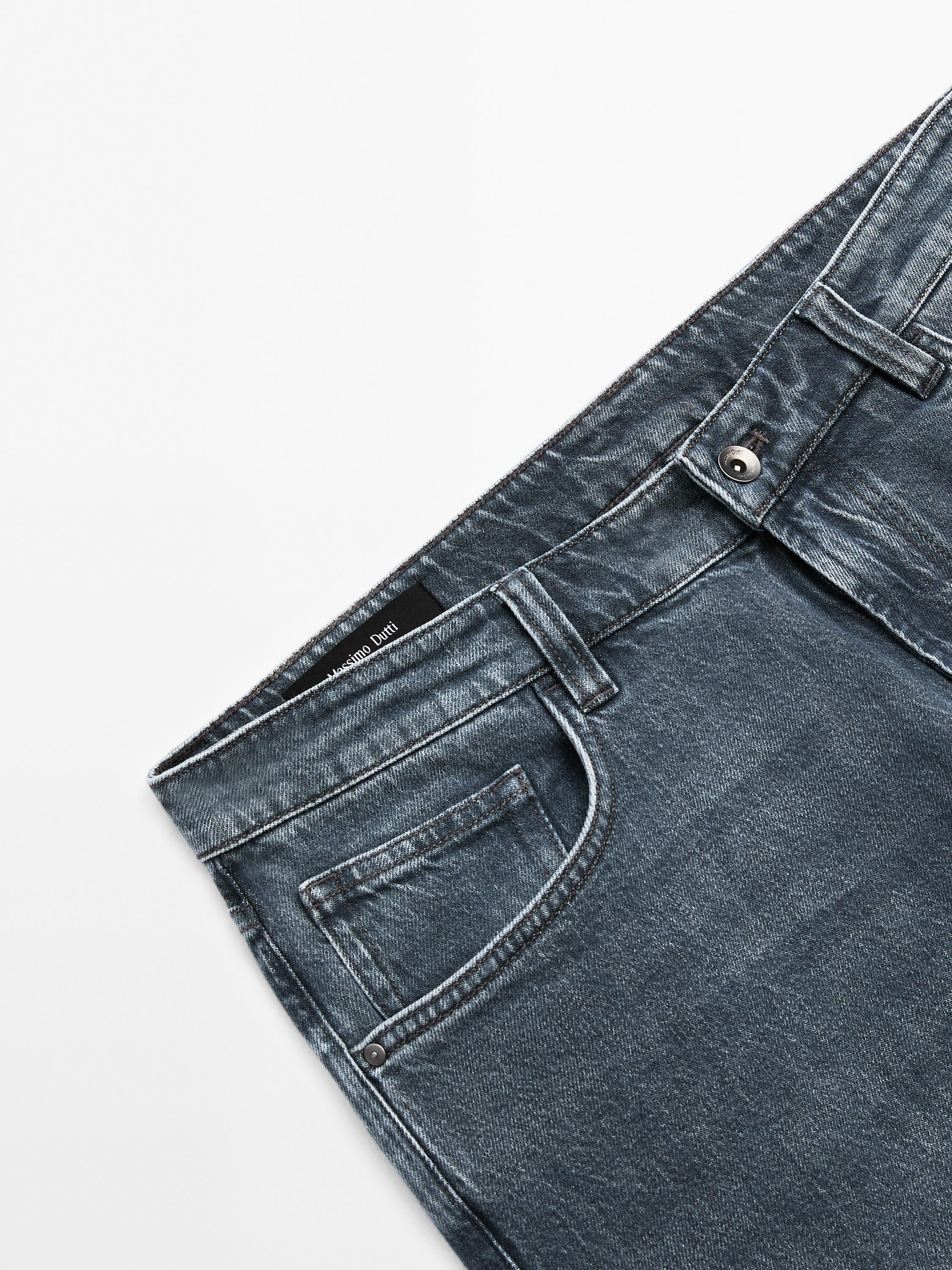 Tapered fit jeans