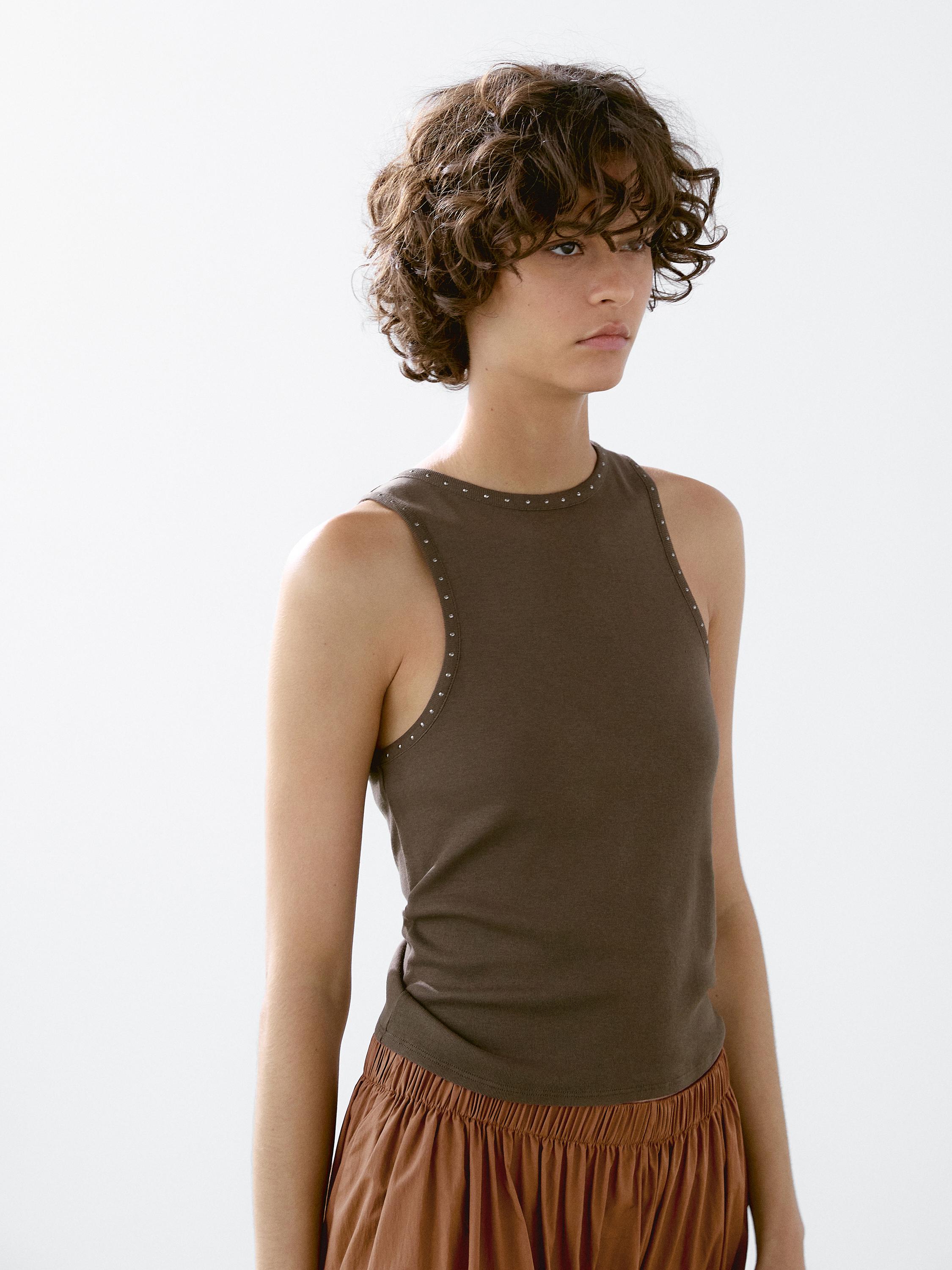 Top slim detalle tachuelas