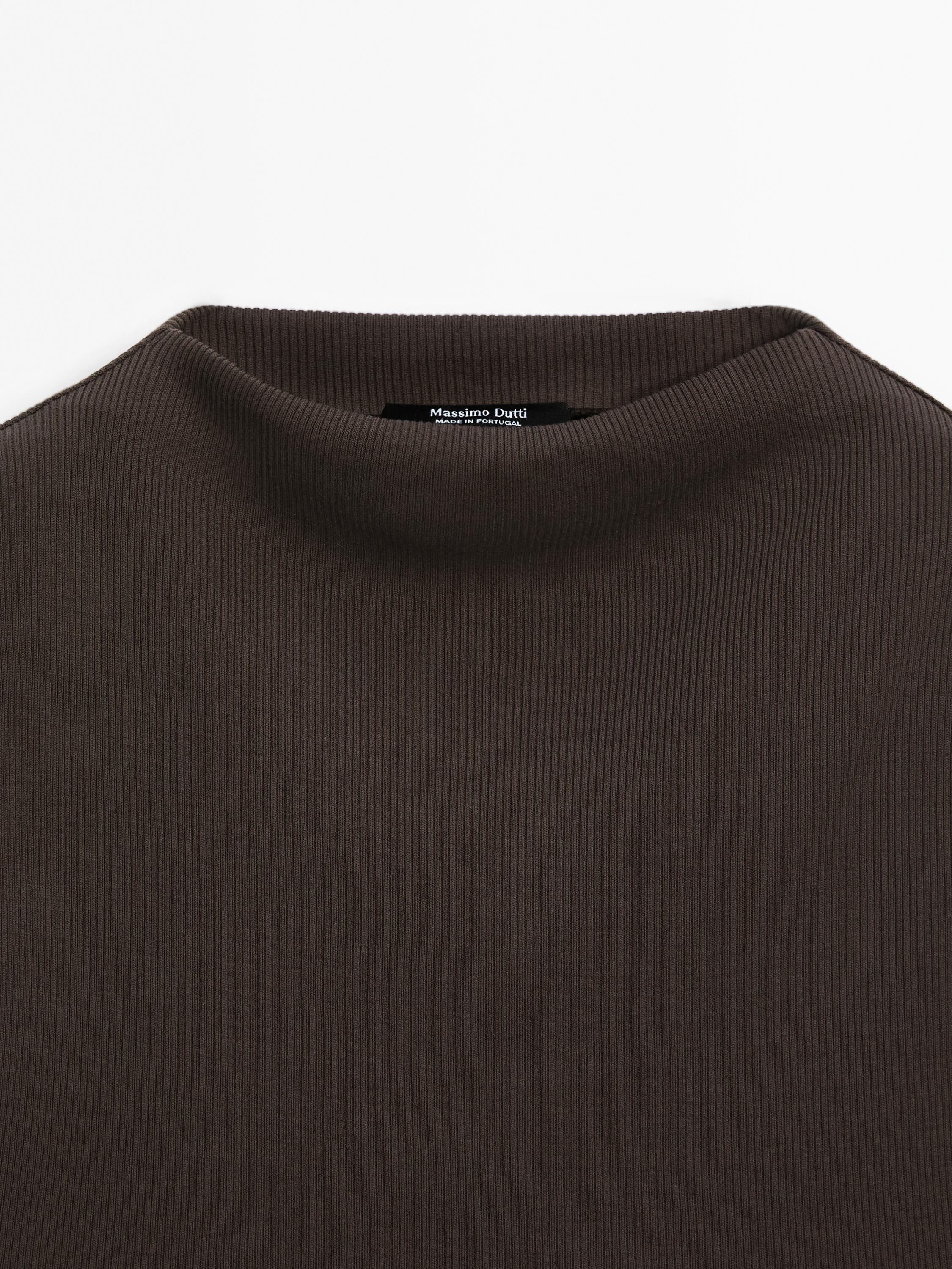 Ribbed knit funnel neck top