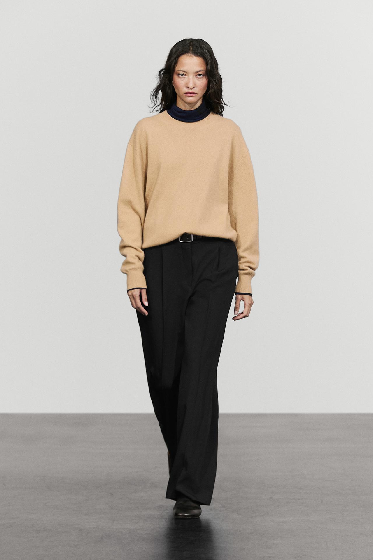 Flowing pleated pants — BLACK