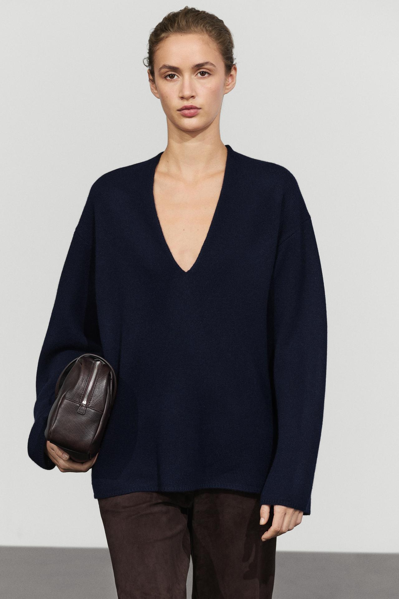 Wool-blend knit V-neck sweater — INDIGO BLUE