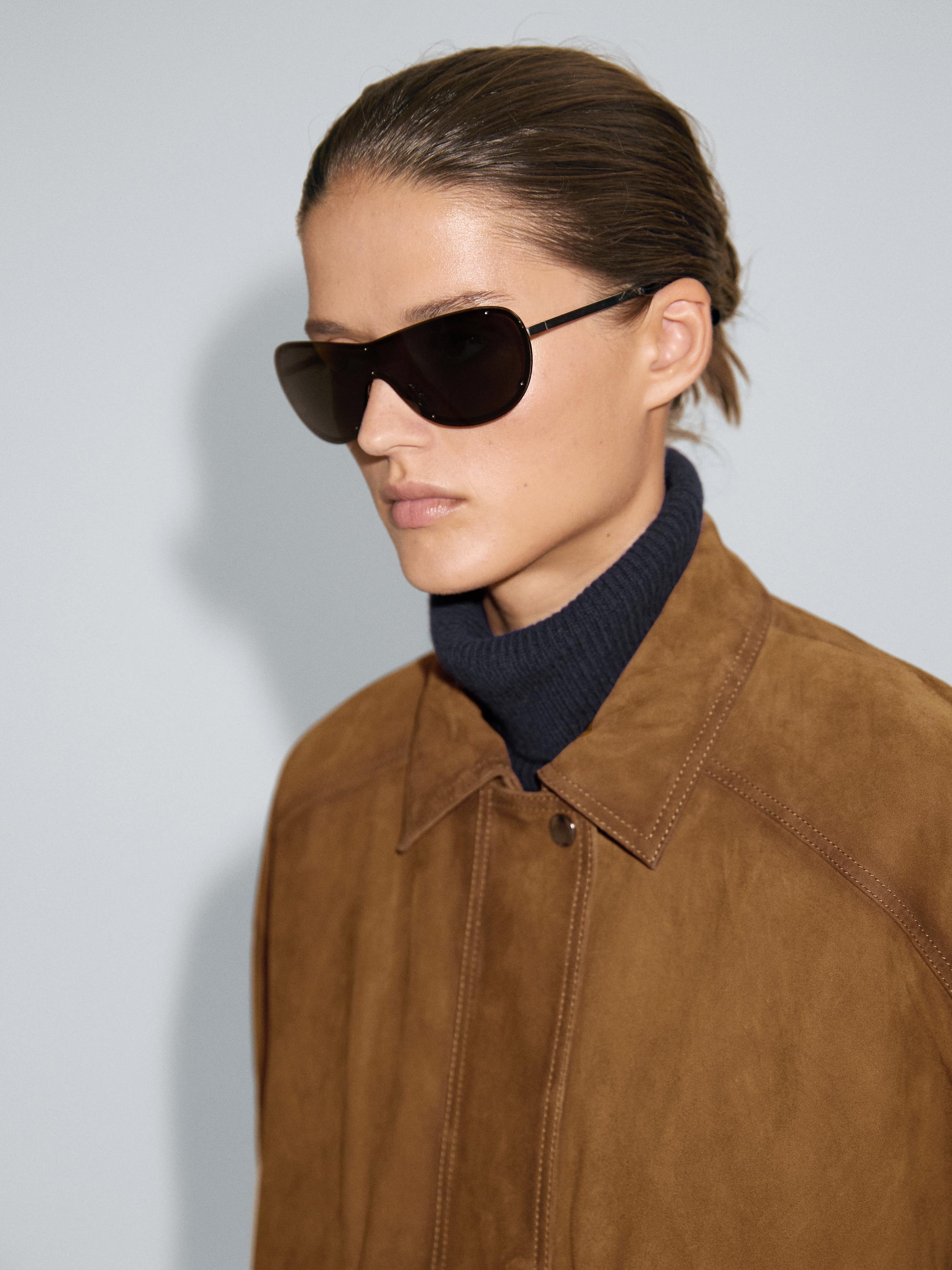 Замшевый бомбер с карманами