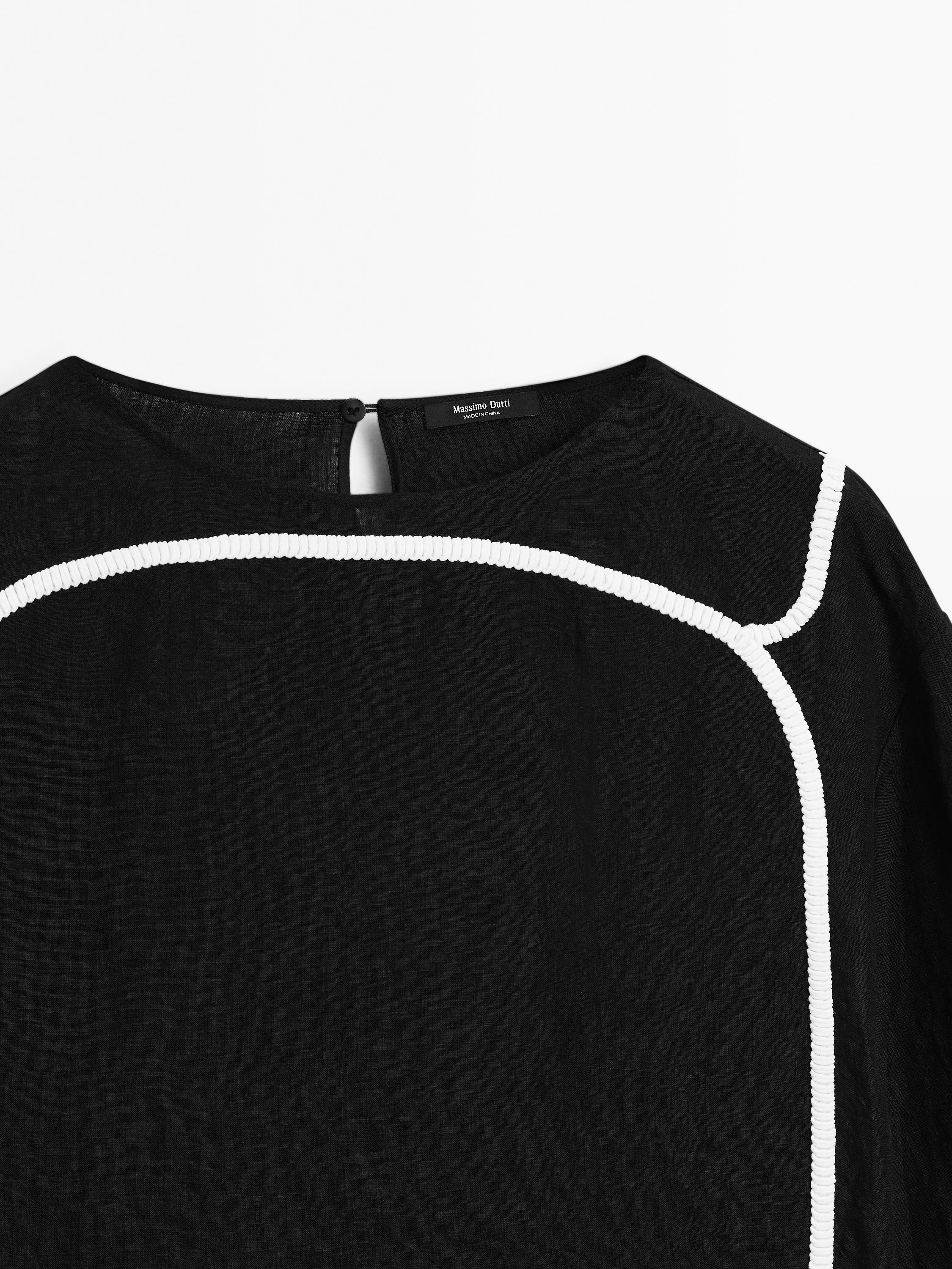Blusa detalle bordado contraste
