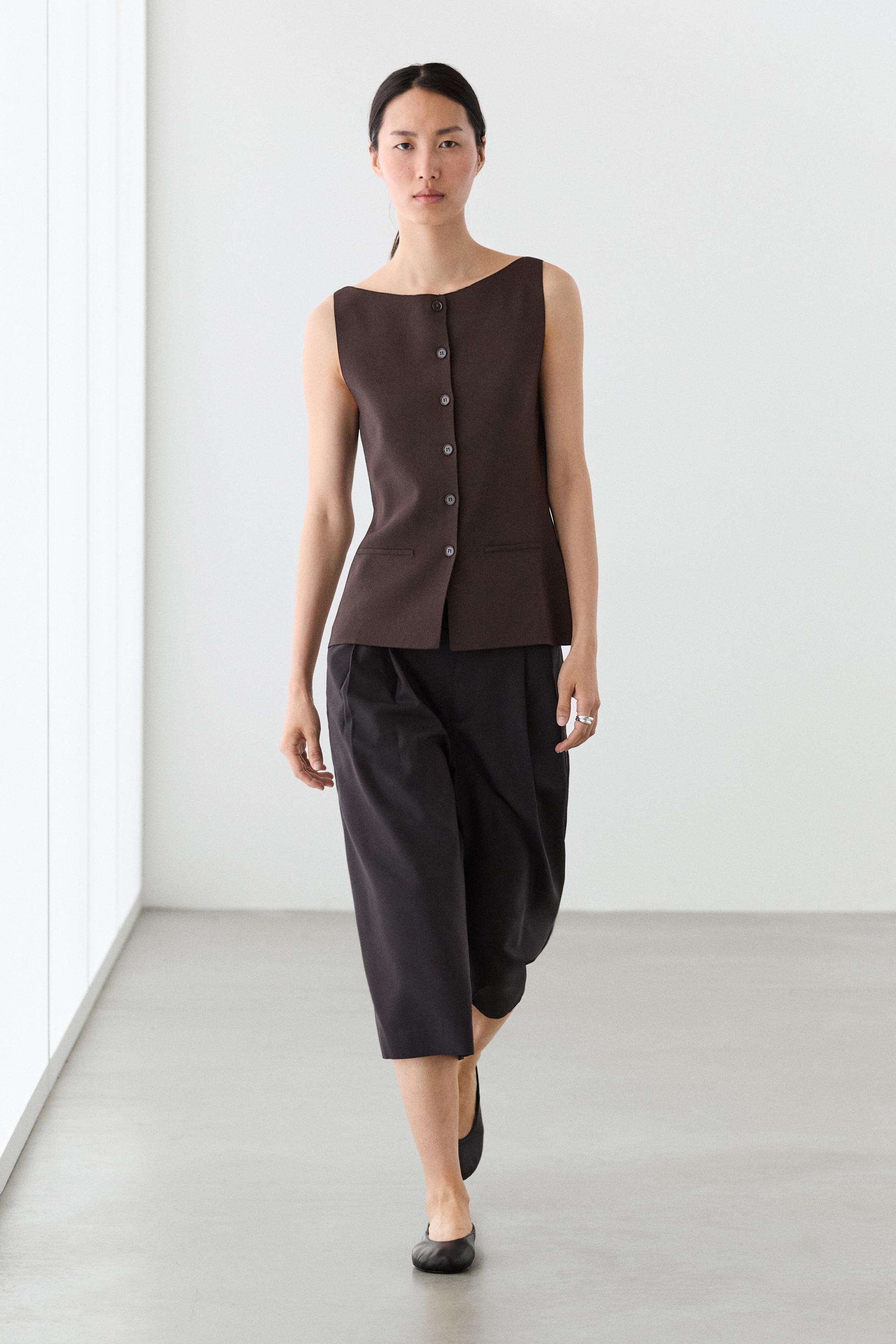 Knit vest with pocket details — BROWN