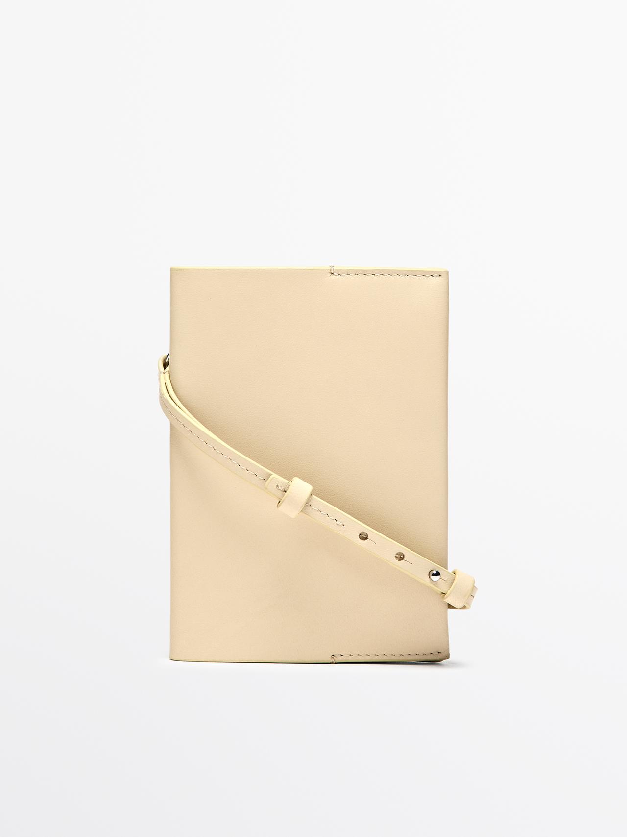 Étui Pour Passeport En Cuir Nappa - Vanille - 01 - Massimo Dutti - Femme