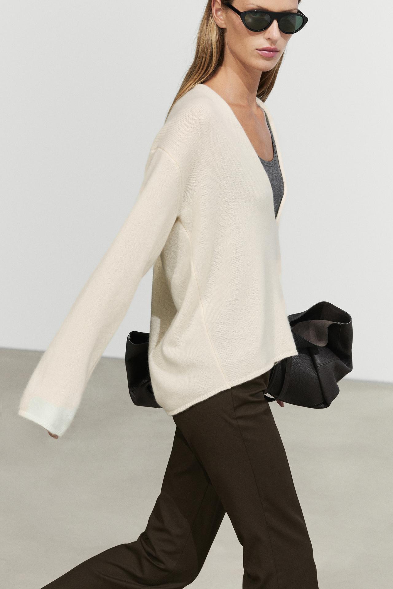 100% Cashmere V-Neck Knit Sweater — CREAM