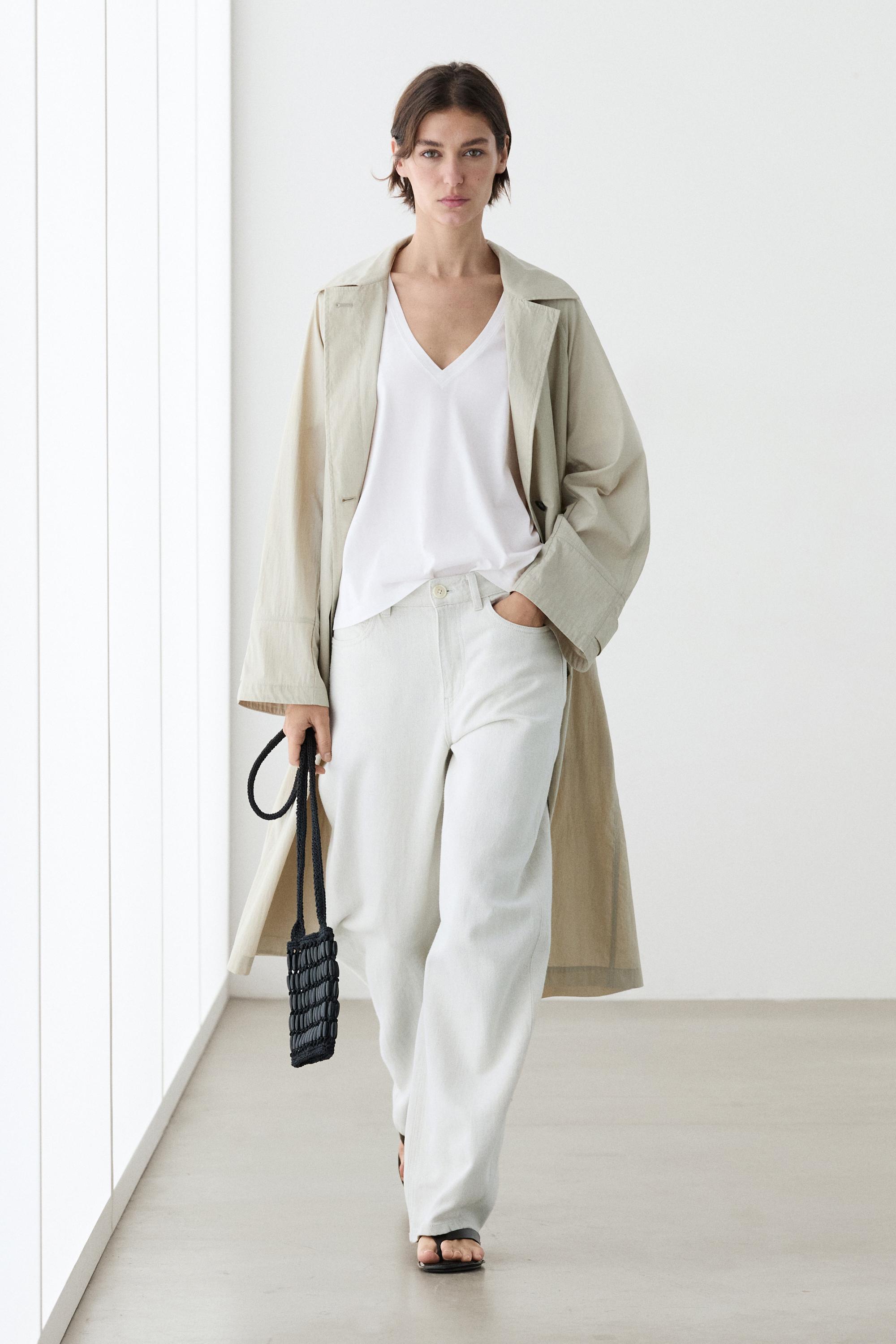 Flowing cropped fit V-neck T-shirt