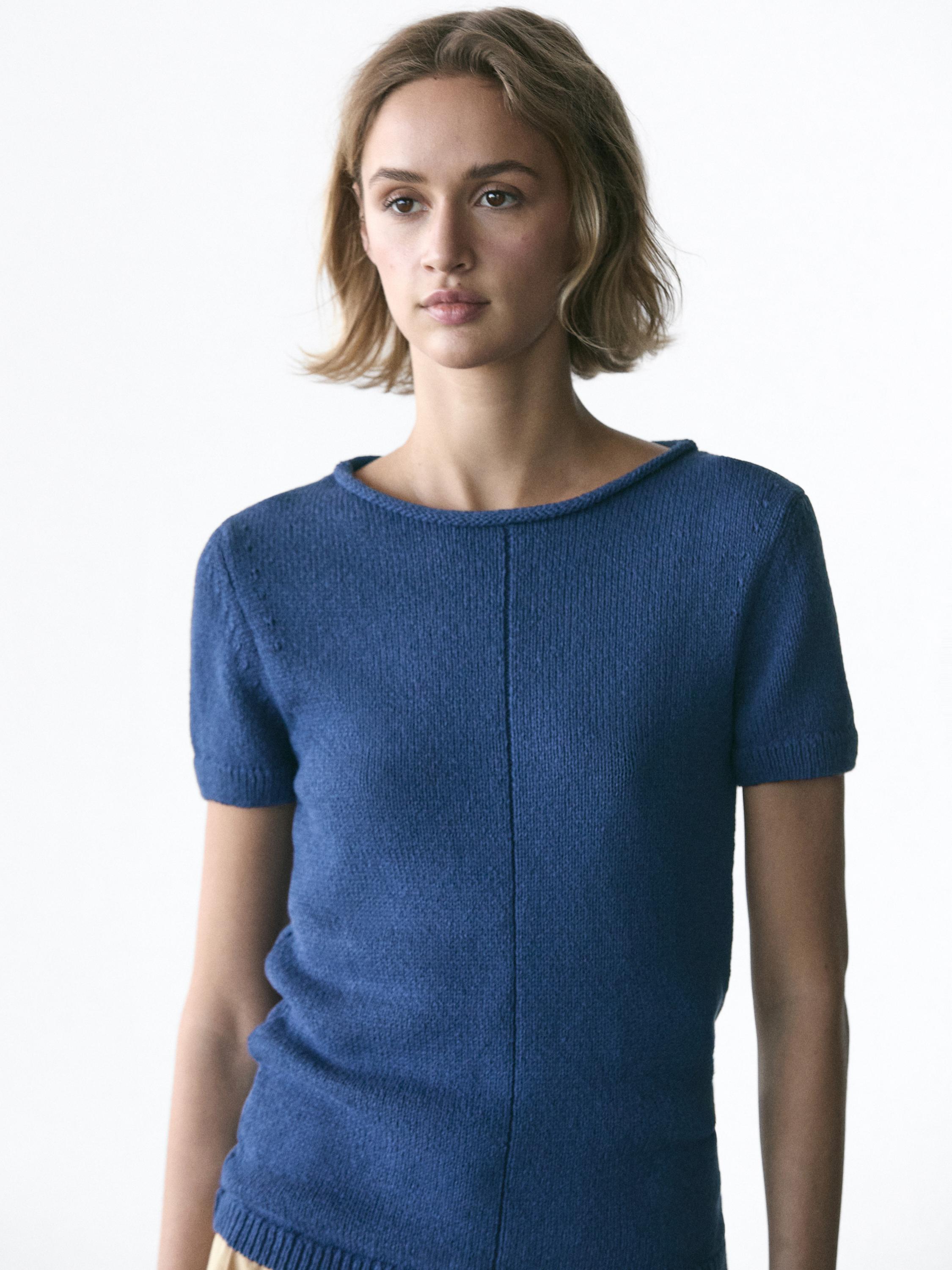 Short-sleeved knitted jumper with cotton