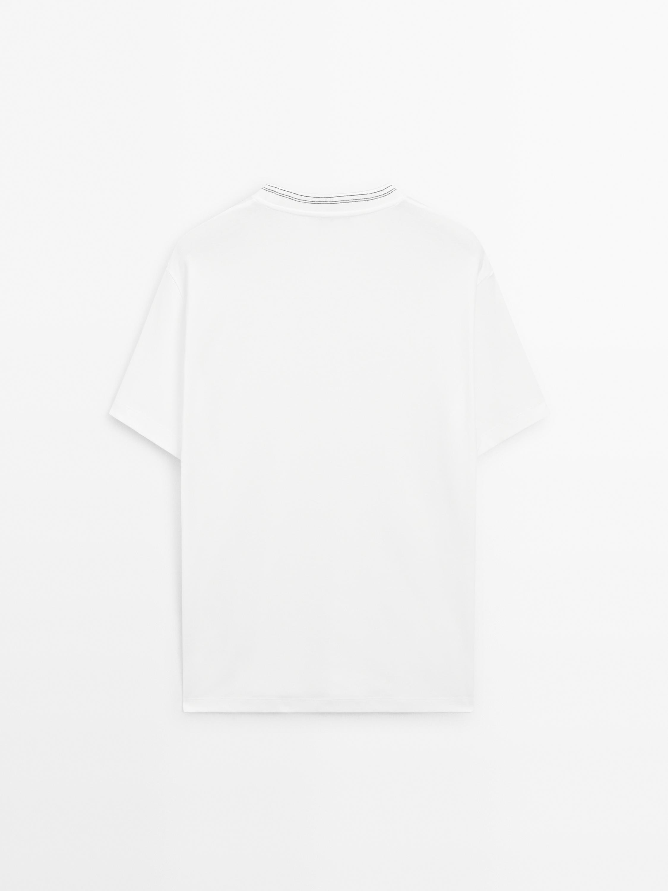 100% cotton T-shirt with neckline detail