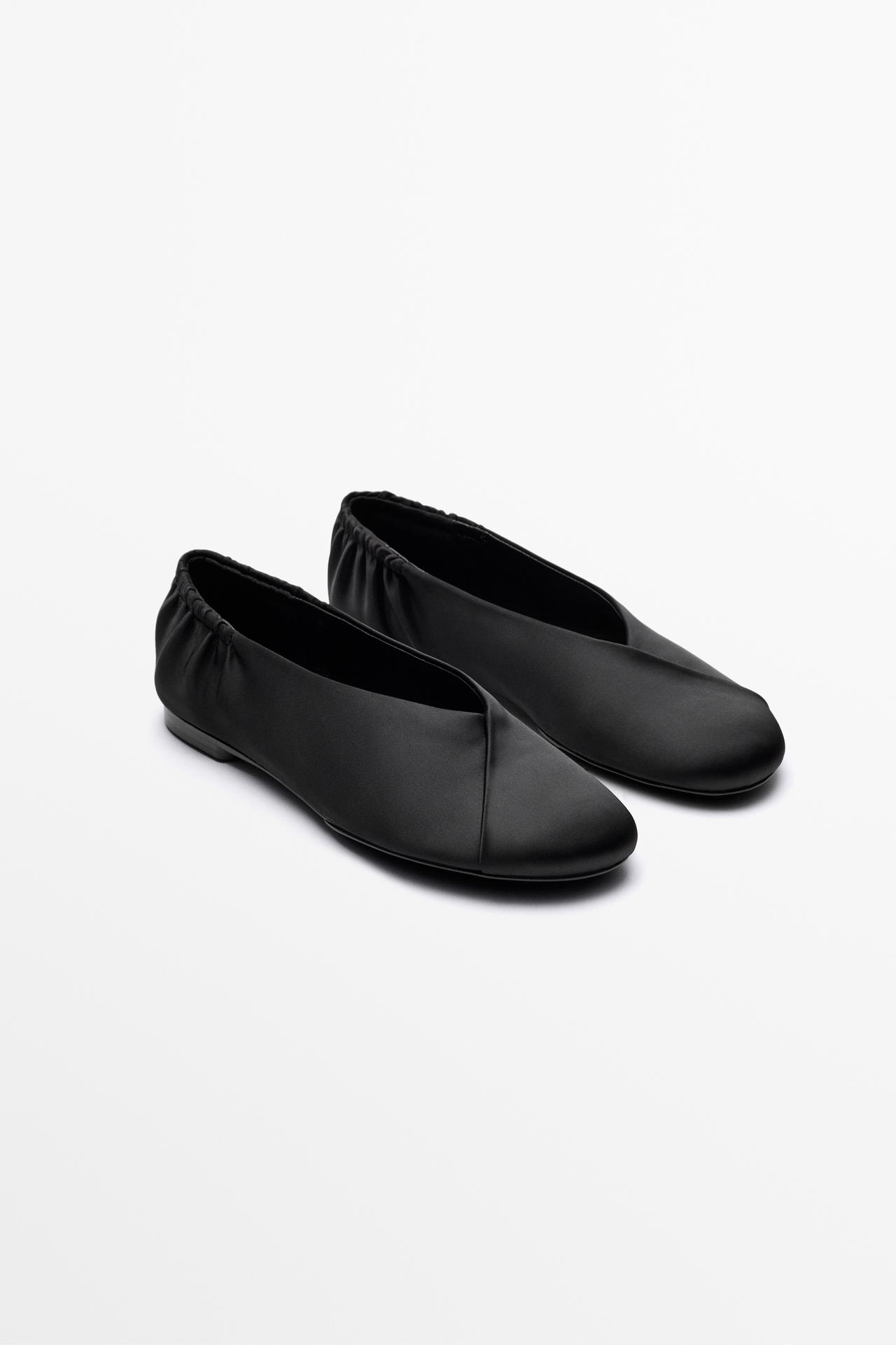 Crossover ballet flat — BLACK