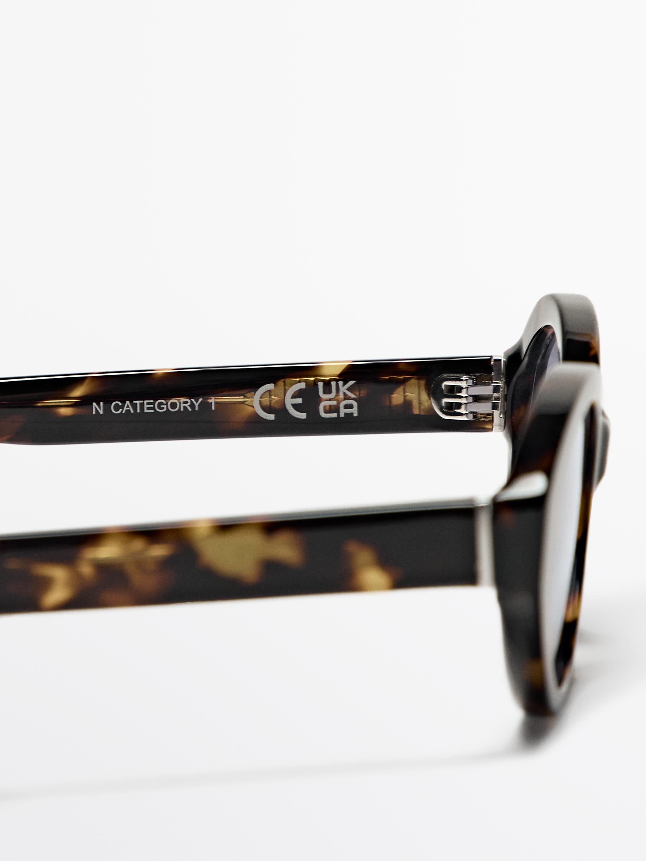 Small sunglasses with colour detail