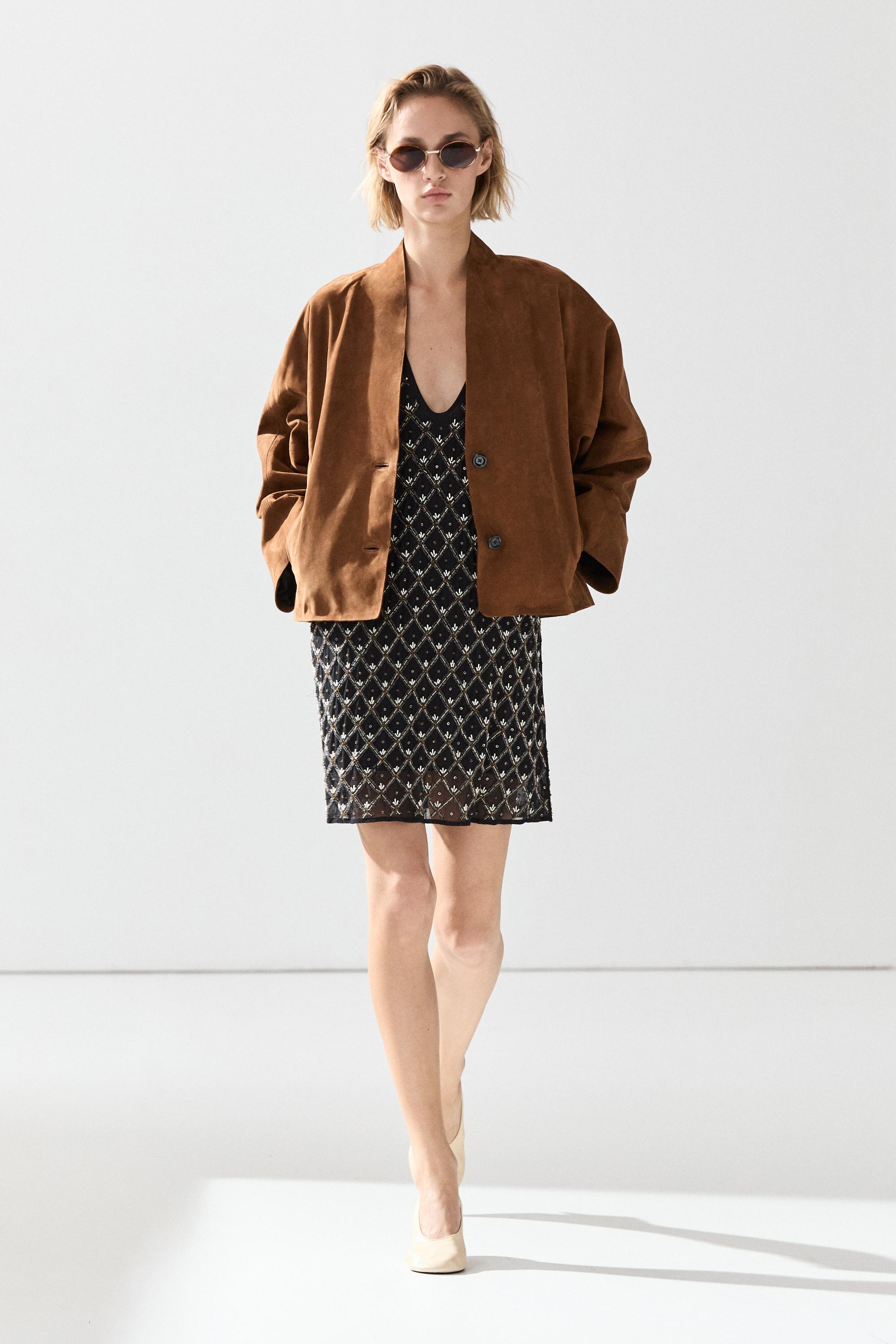 Suede V-neck balloon jacket — CAMEL