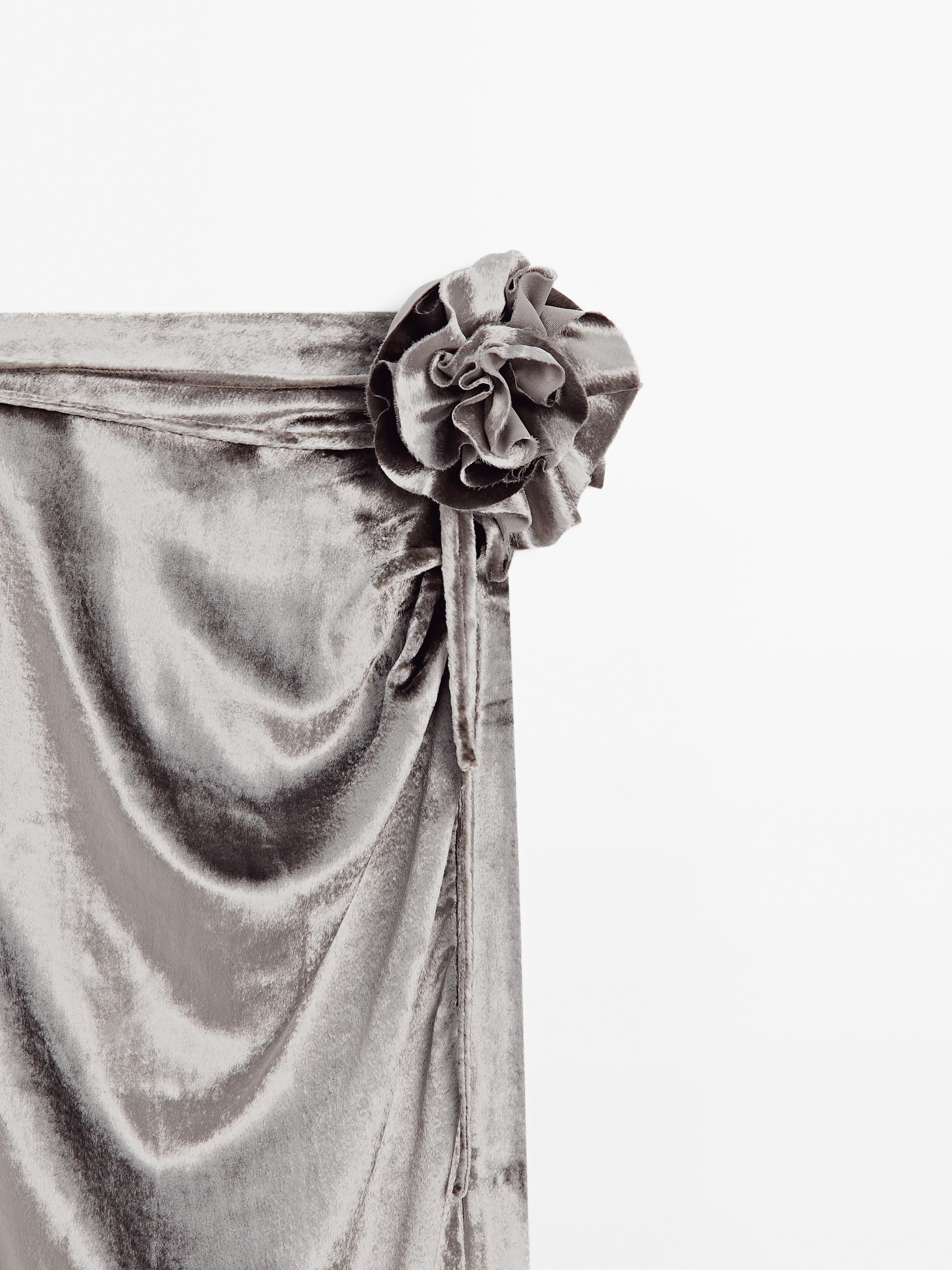 Aksamitna spódnica średniej długości w kwiaty – Studio