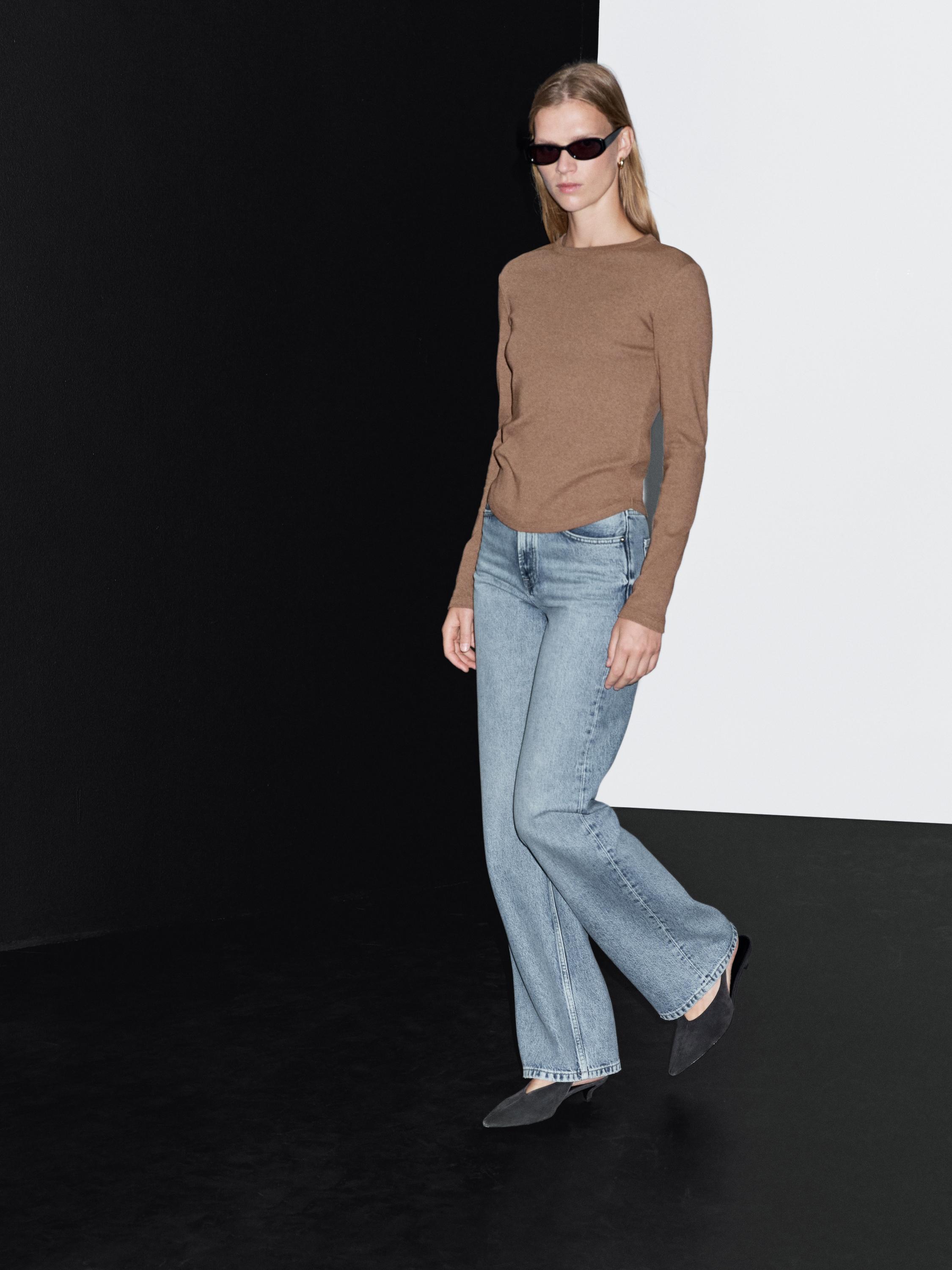 Long sleeve T-shirt with rounded hem