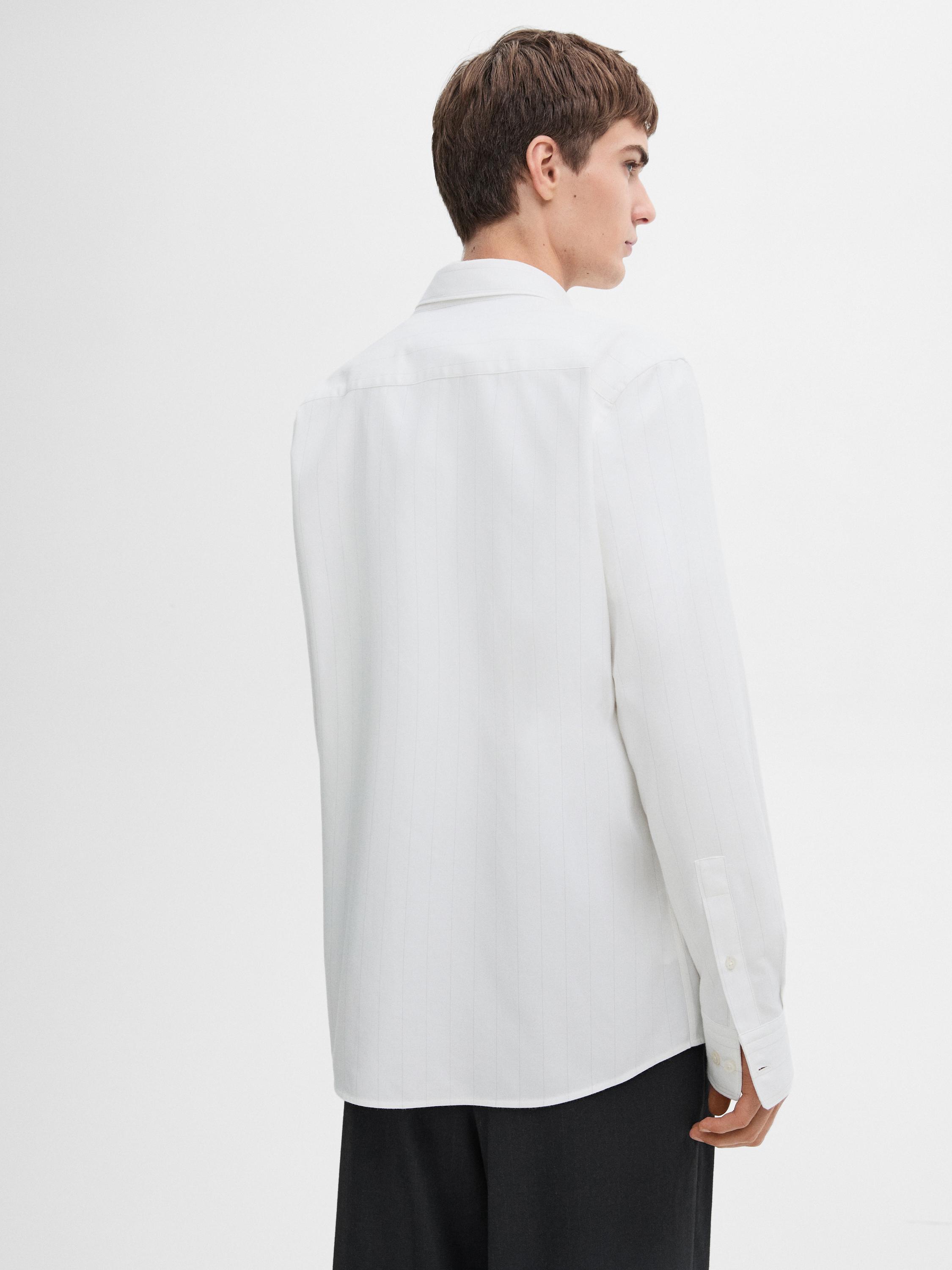 Camisa às riscas regular fit 100% algodão