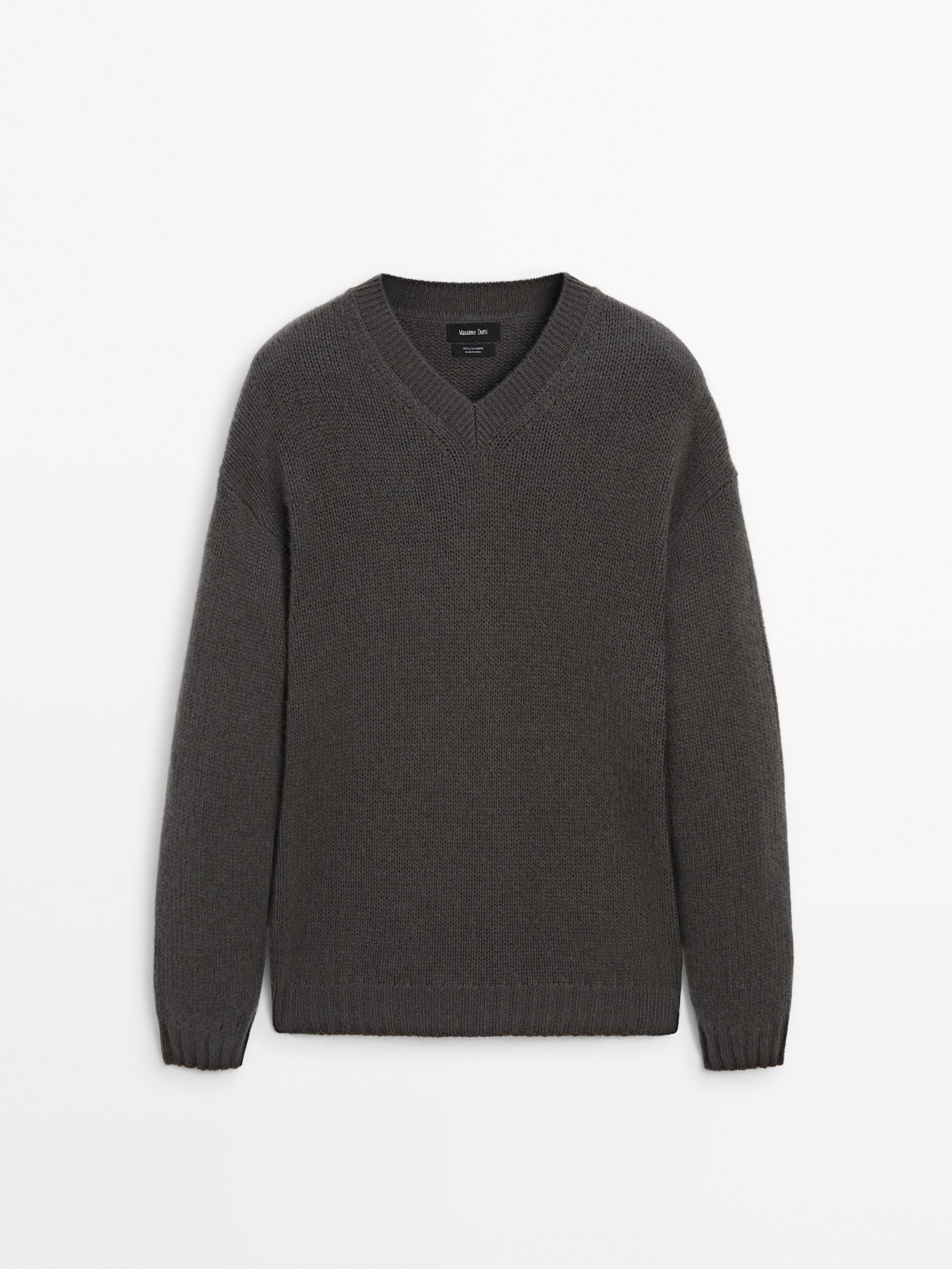 100% cashmere V-neck knit sweater