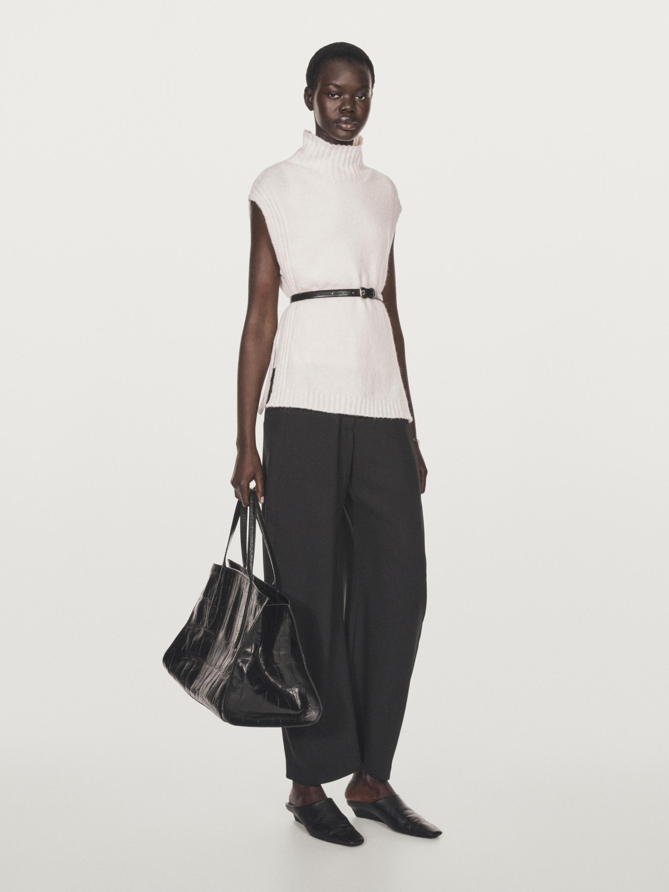 Berankovis megztinis stačia priglundančia apykakle