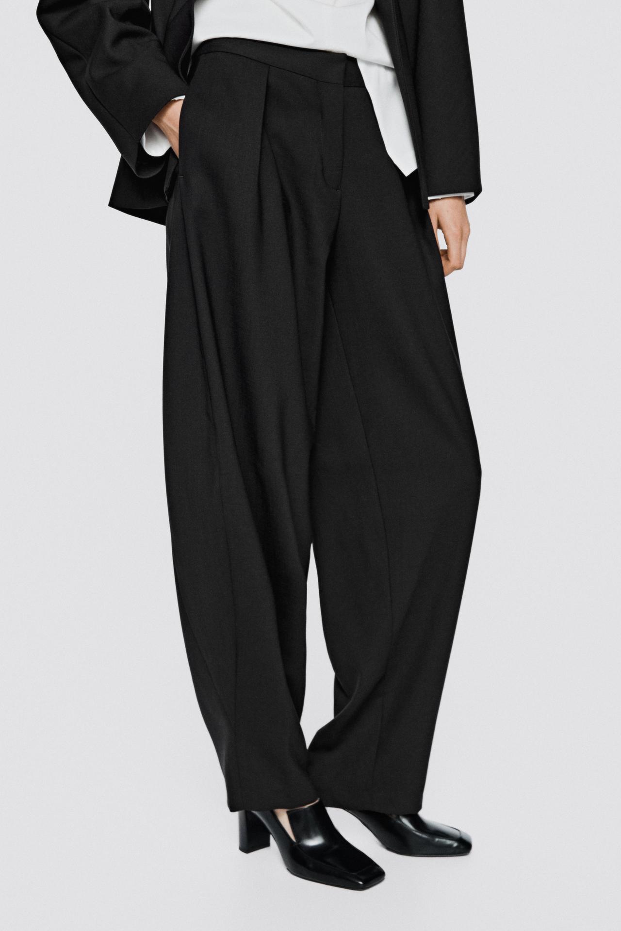 Barrel fit tailored pants with darts - LIMITED EDITION — BLACK