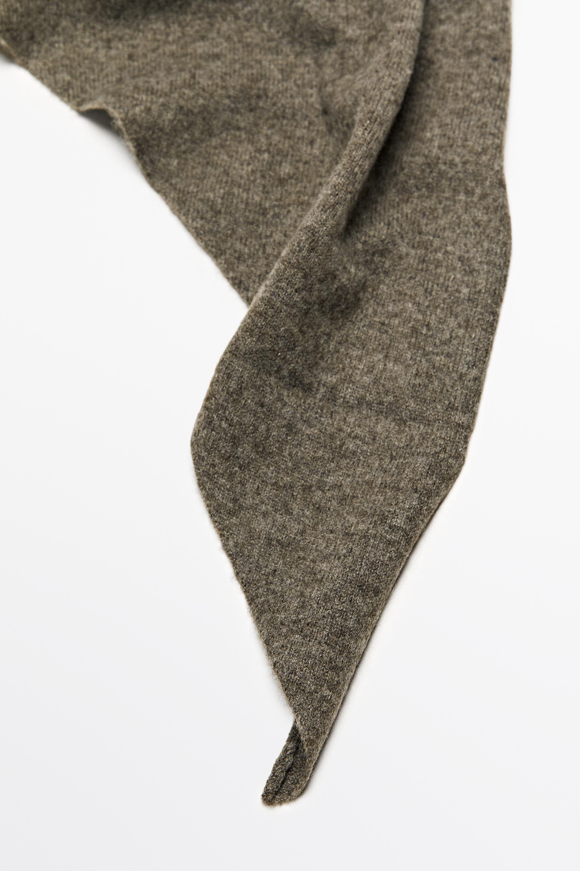 Medium wool cashmere blend knit bandana