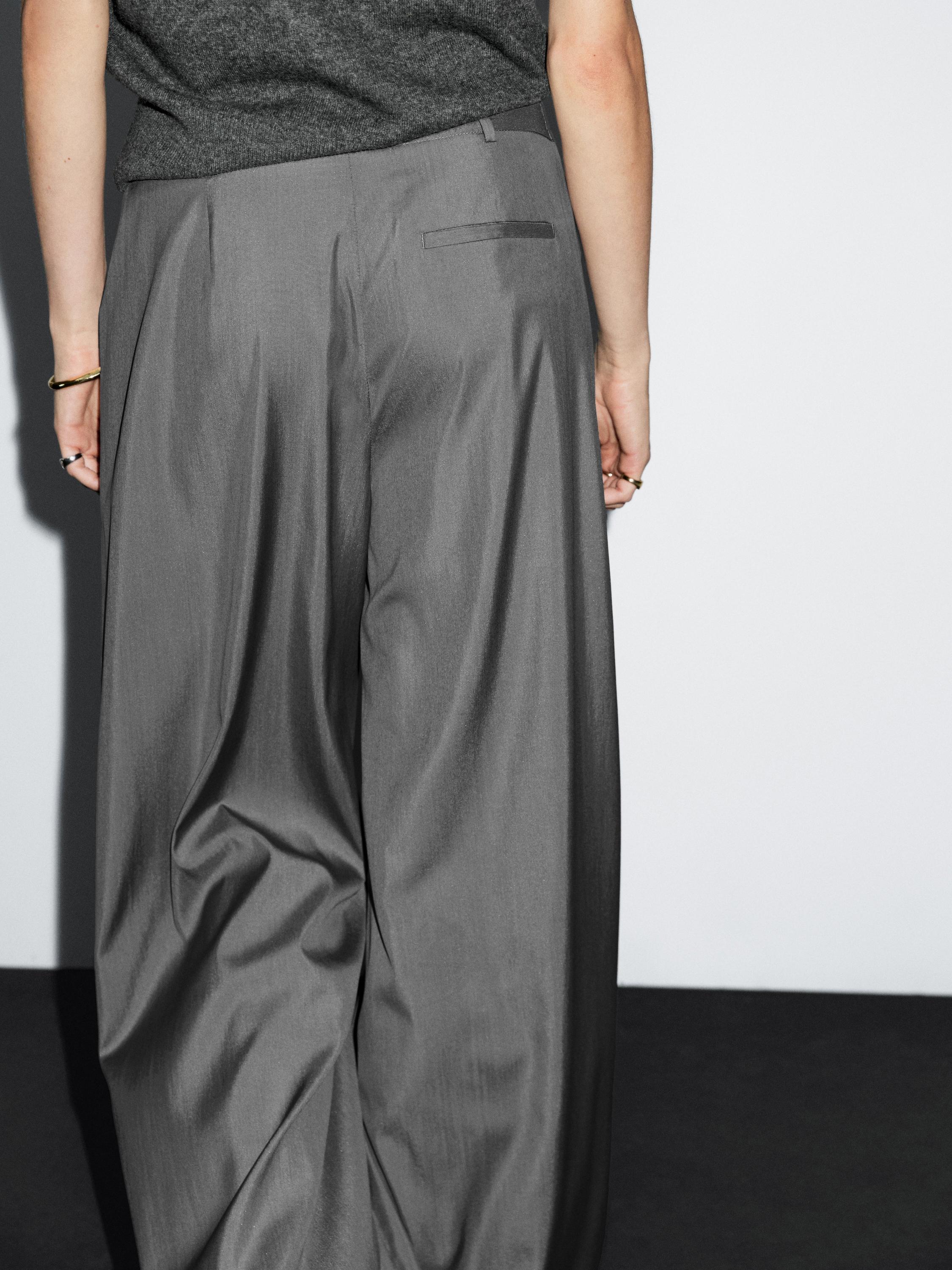Flowing trousers with darts