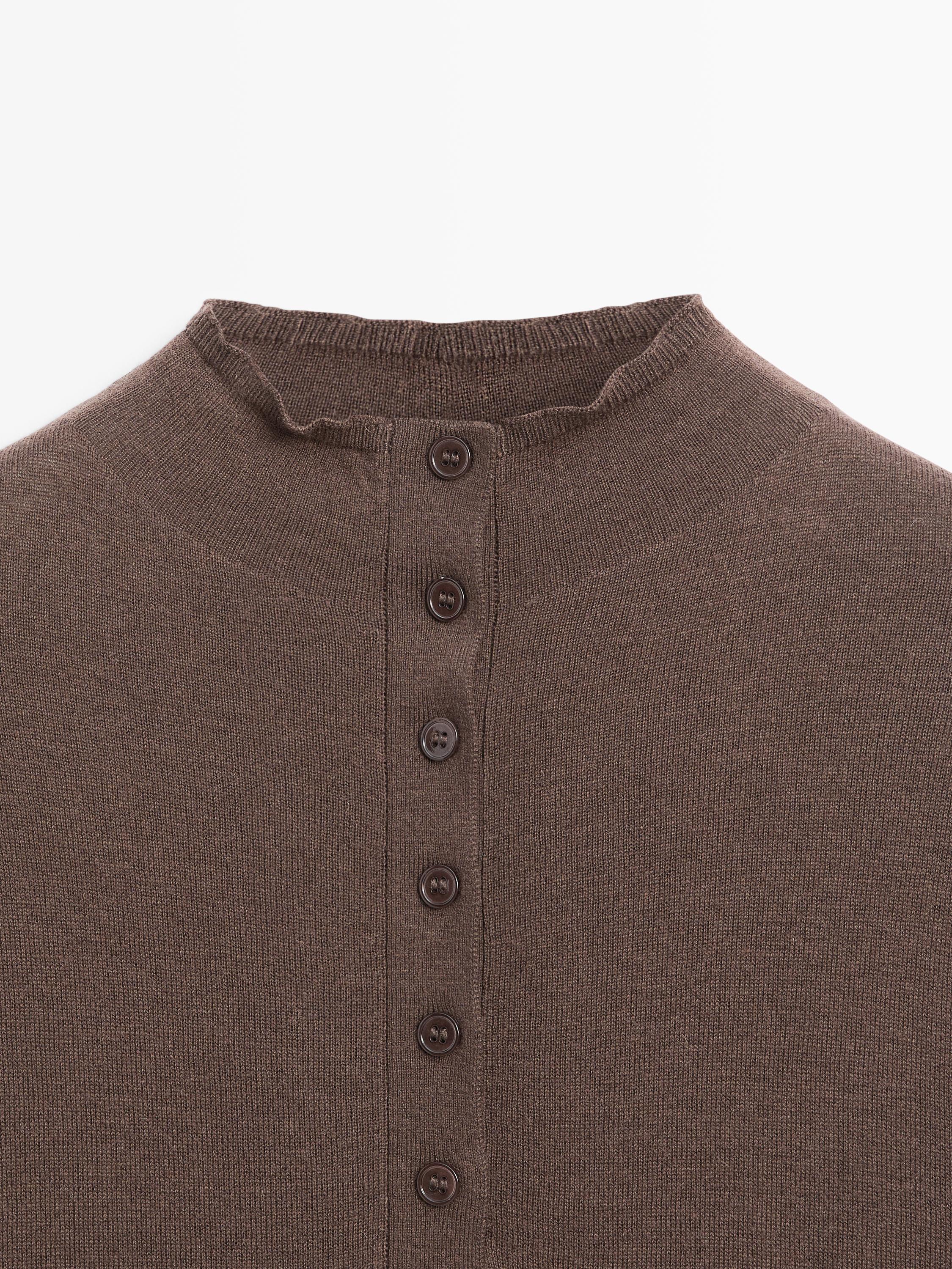 Buttoned mock turtleneck knit sweater — BROWN